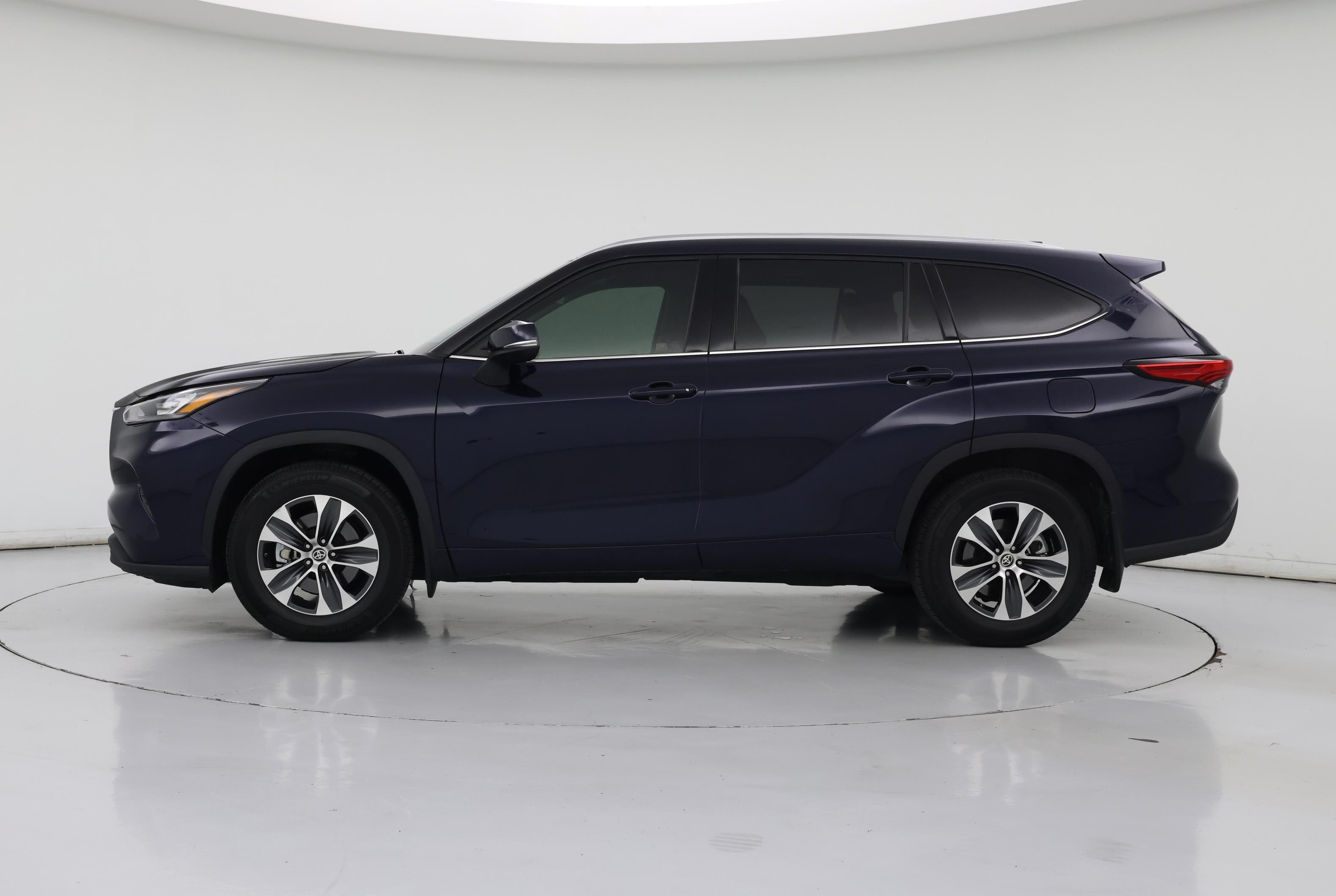 Thumbnail: 2020 Toyota Highlander - 3