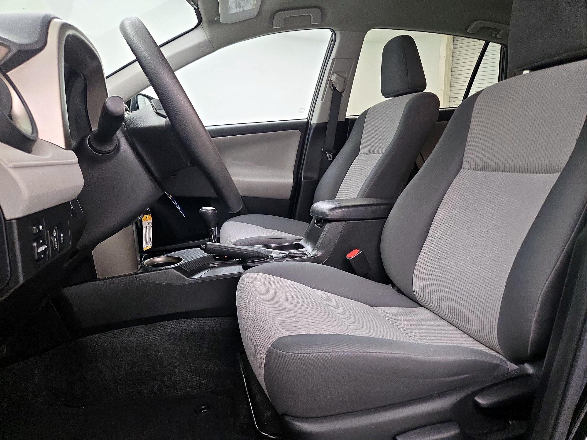 Thumbnail: 2015 Toyota RAV4 - 11