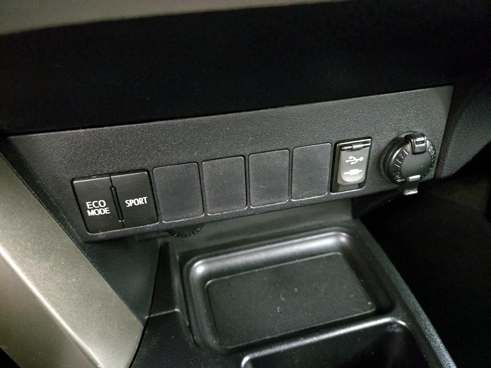 Thumbnail: 2015 Toyota RAV4 - 18