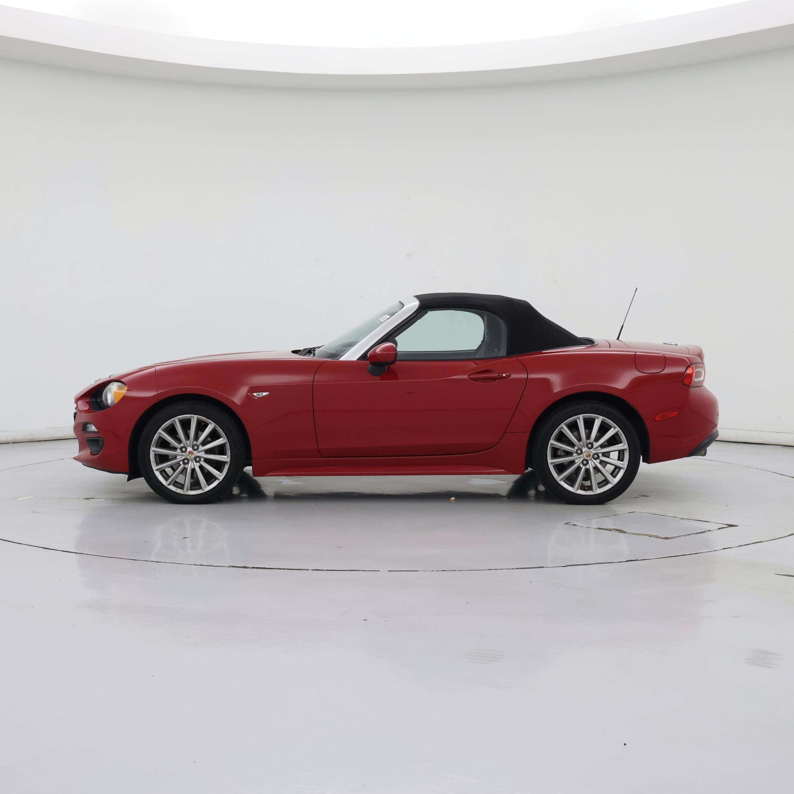 Thumbnail: 2017 Fiat 124 Spider - 3