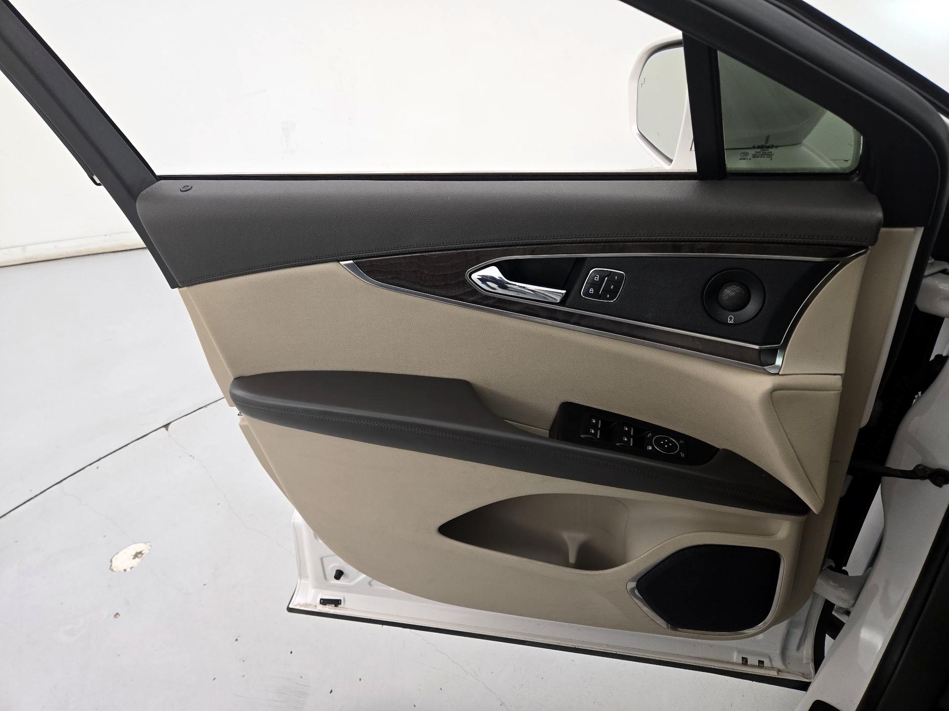 Thumbnail: 2019 Lincoln Nautilus - 12