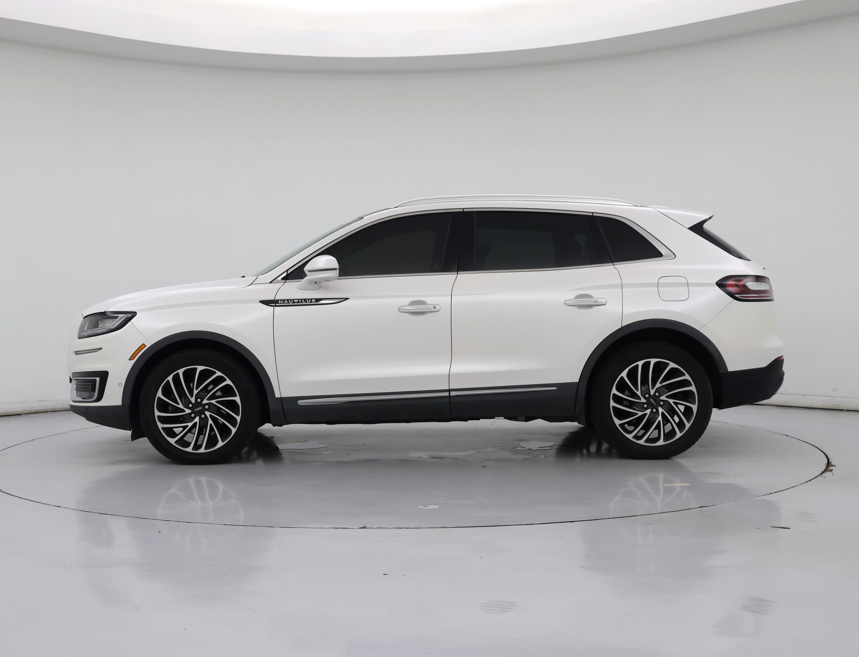 Thumbnail: 2019 Lincoln Nautilus - 3