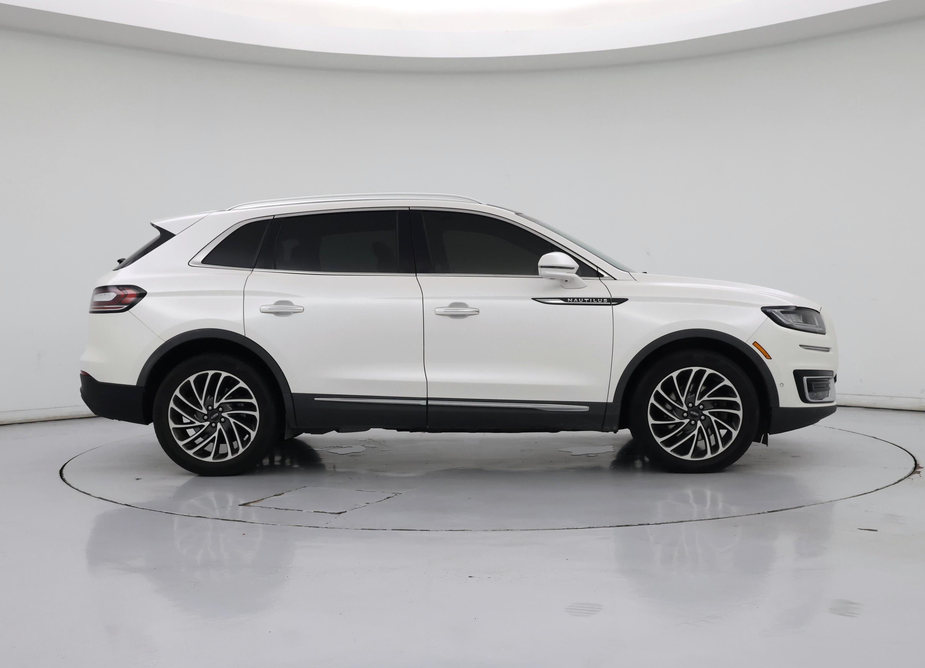 Thumbnail: 2019 Lincoln Nautilus - 7
