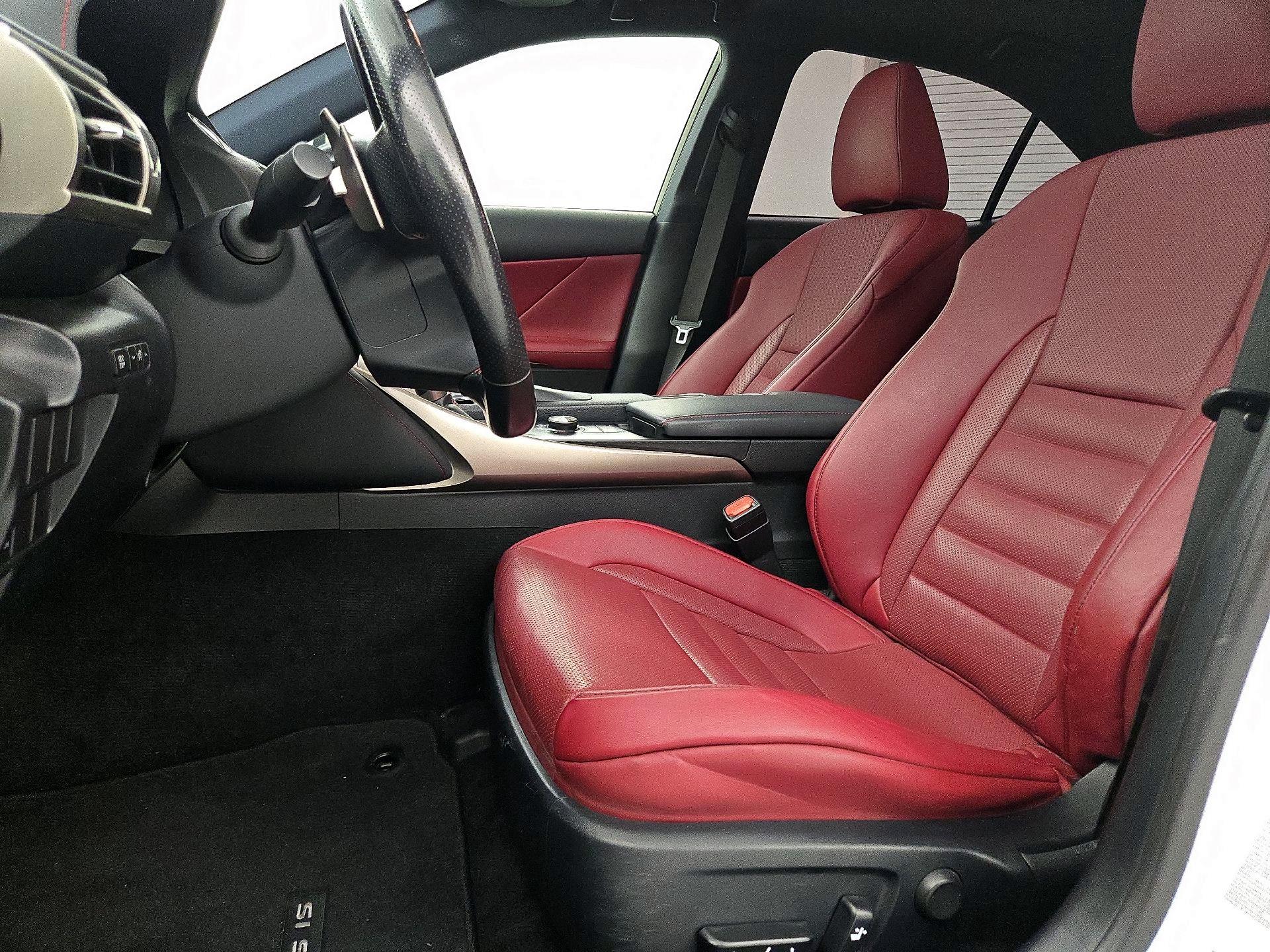 Thumbnail: 2016 Lexus IS - 11