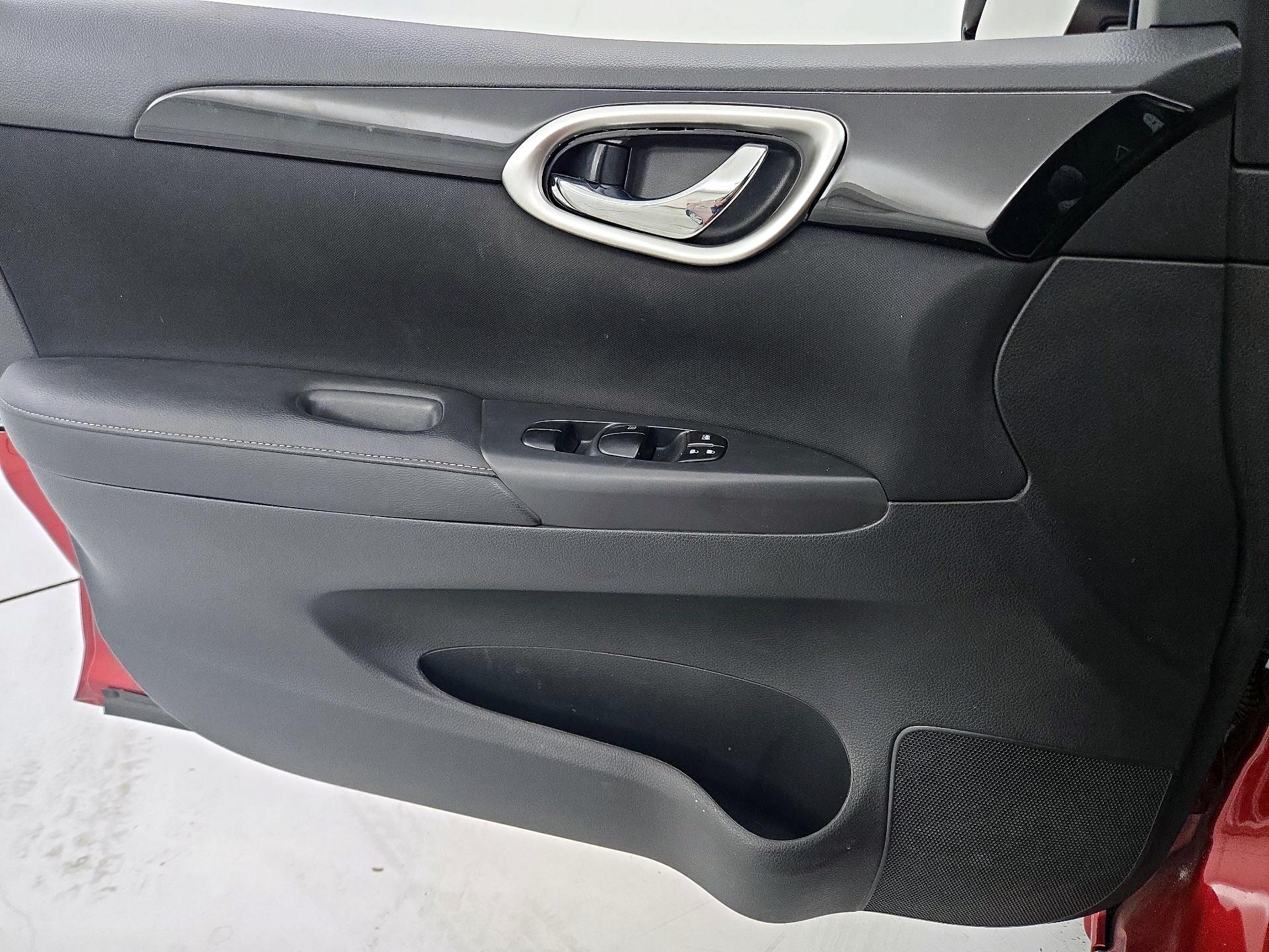 Thumbnail: 2016 Nissan Sentra - 12