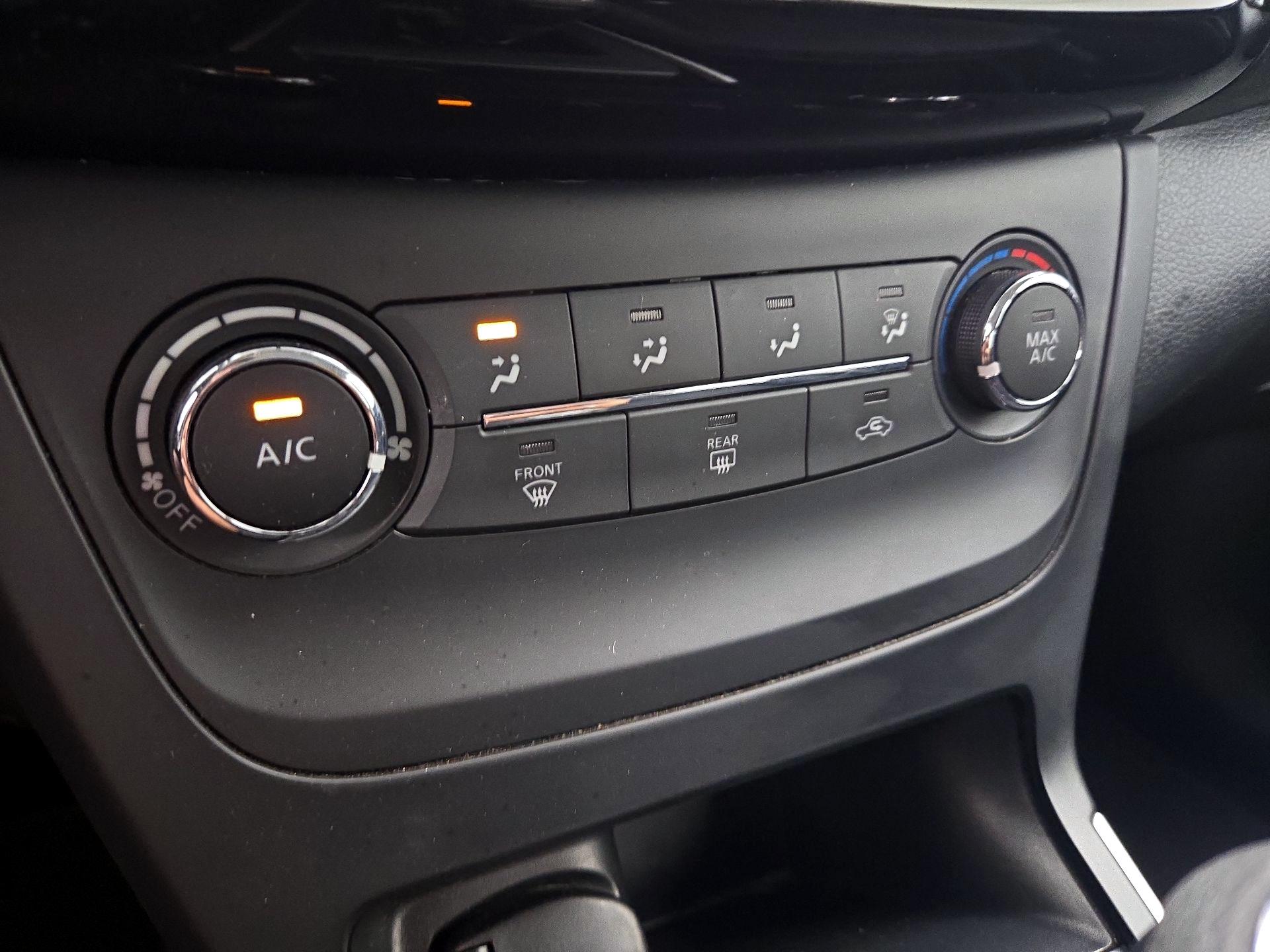 Thumbnail: 2016 Nissan Sentra - 16