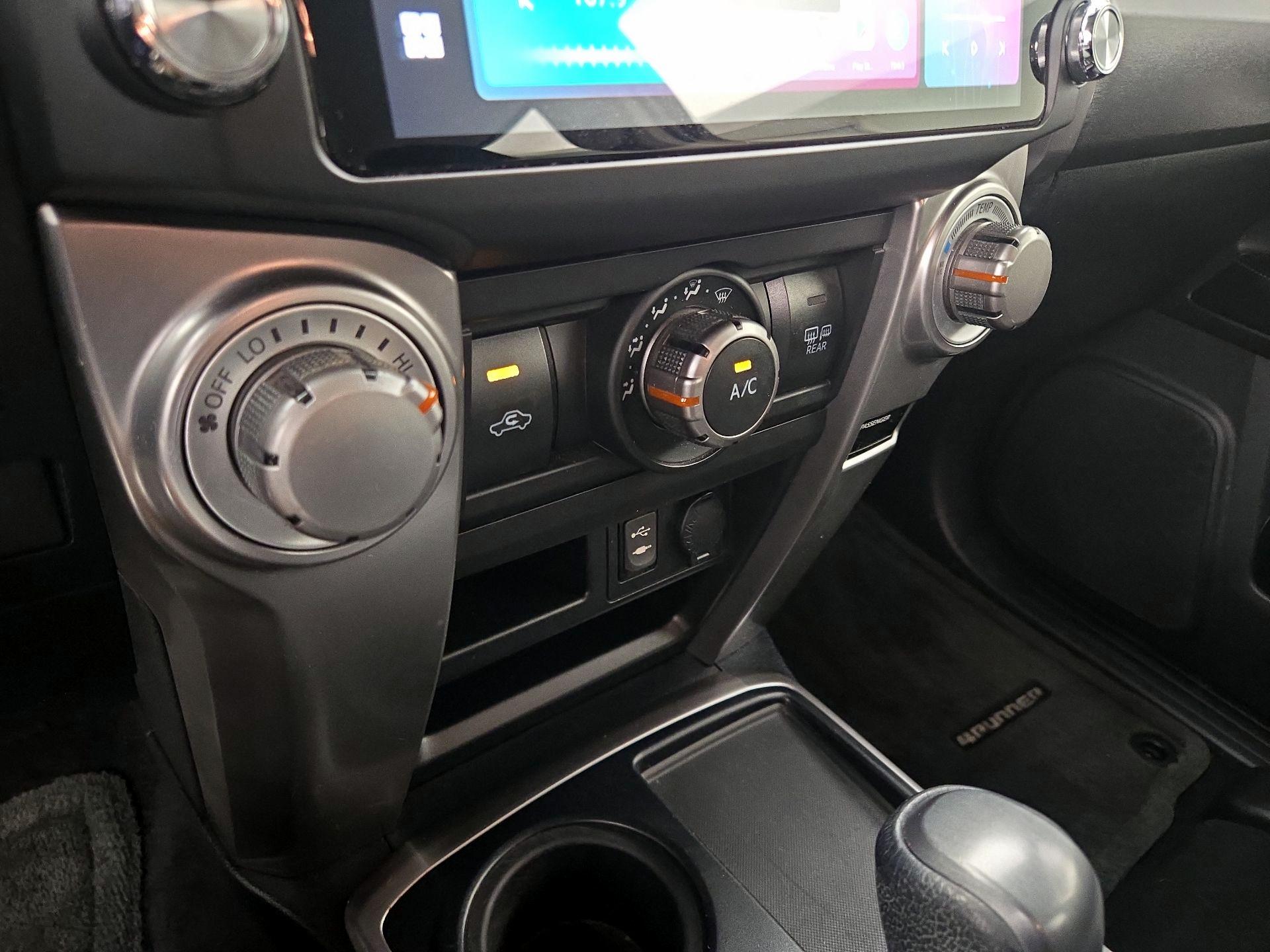 Thumbnail: 2014 Toyota 4Runner - 16