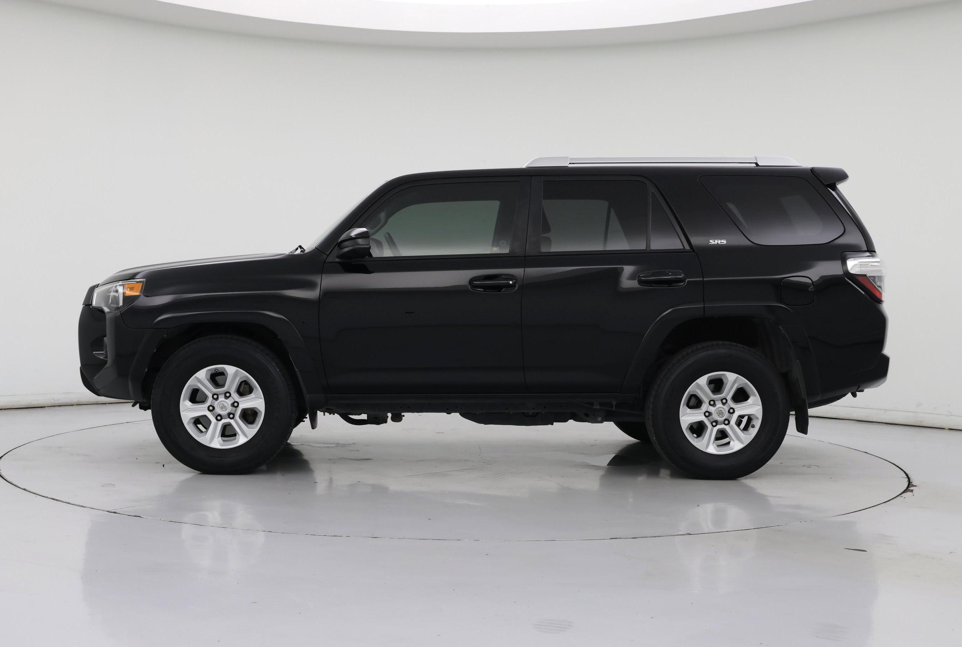 Thumbnail: 2014 Toyota 4Runner - 3