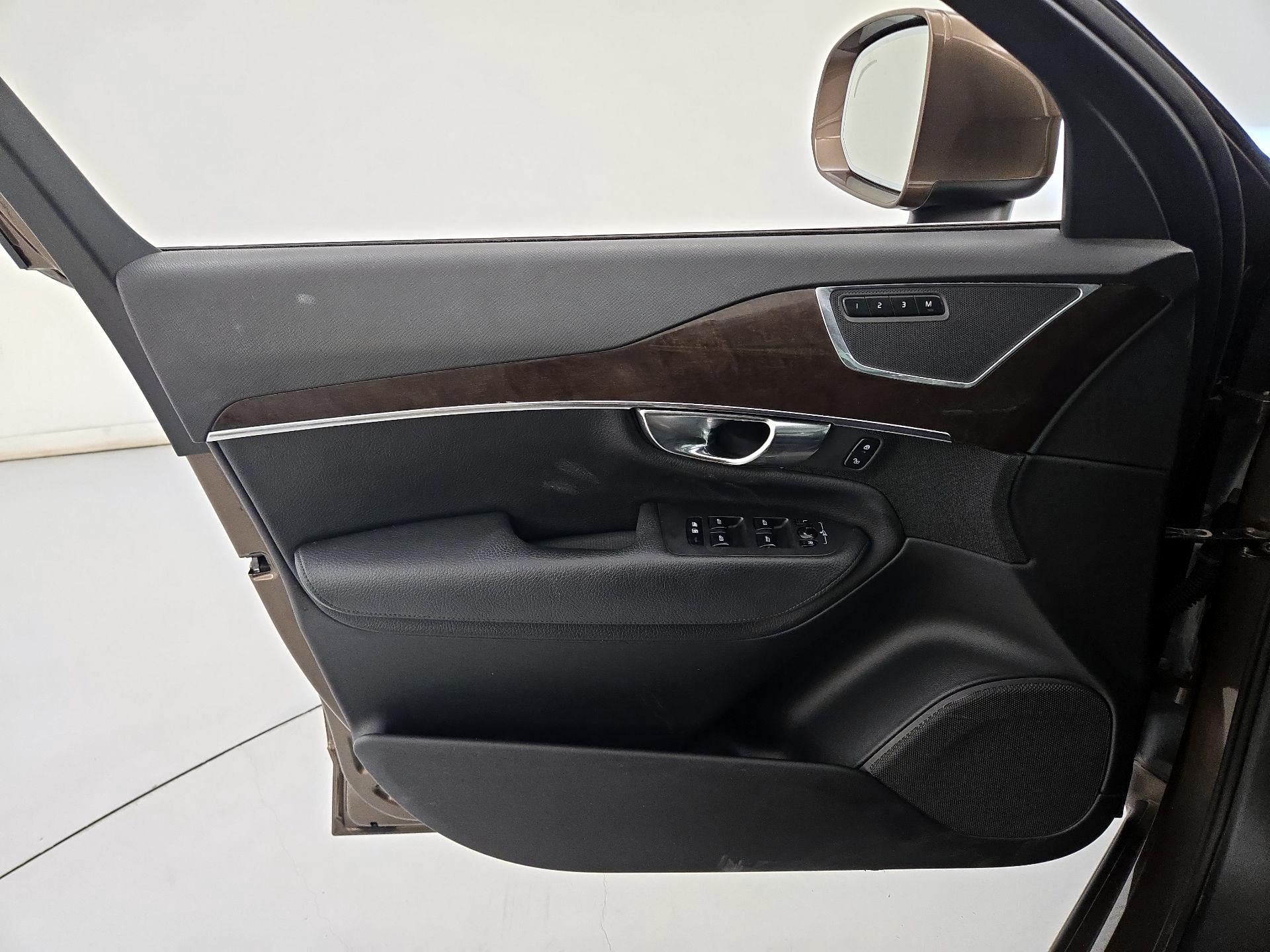 Thumbnail: 2016 Volvo XC90 - 12
