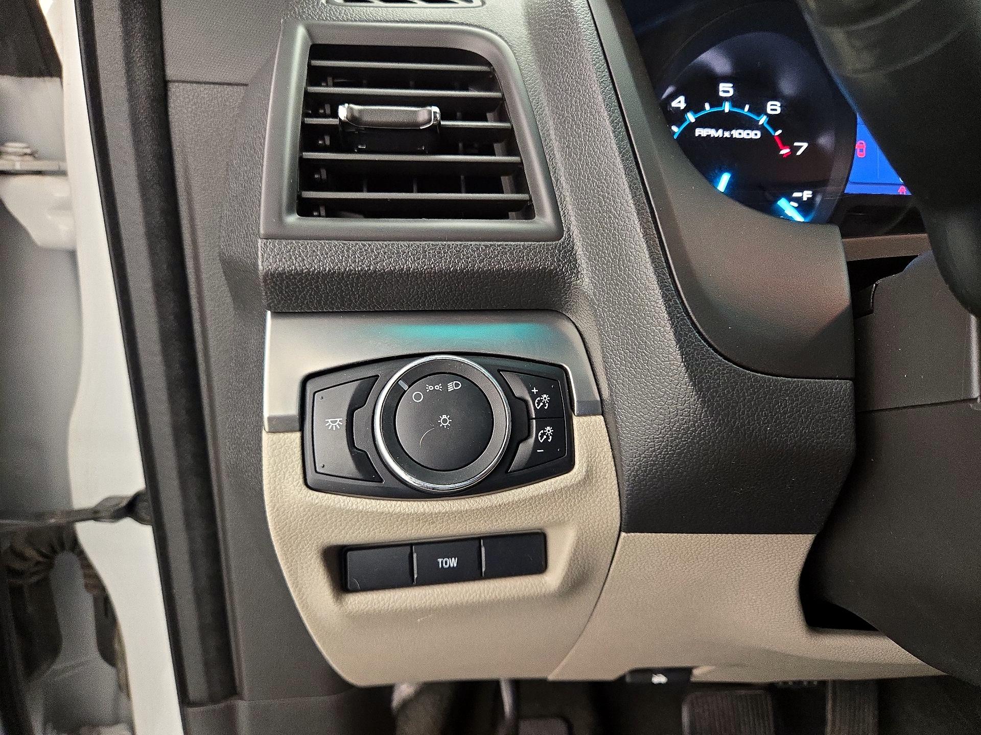 Thumbnail: 2013 Ford Explorer - 13