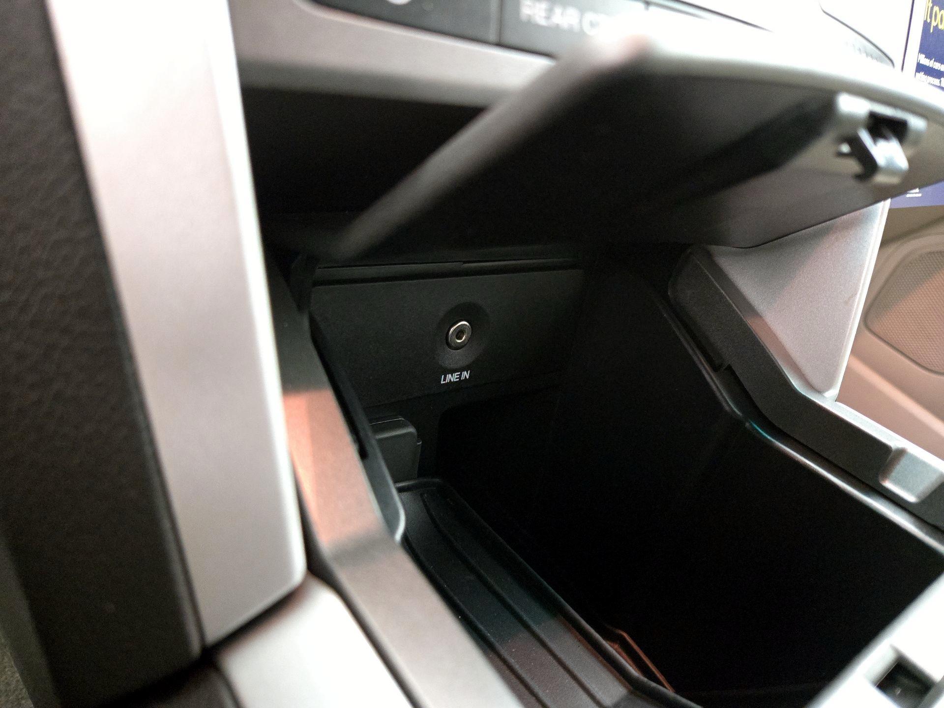 Thumbnail: 2013 Ford Explorer - 17