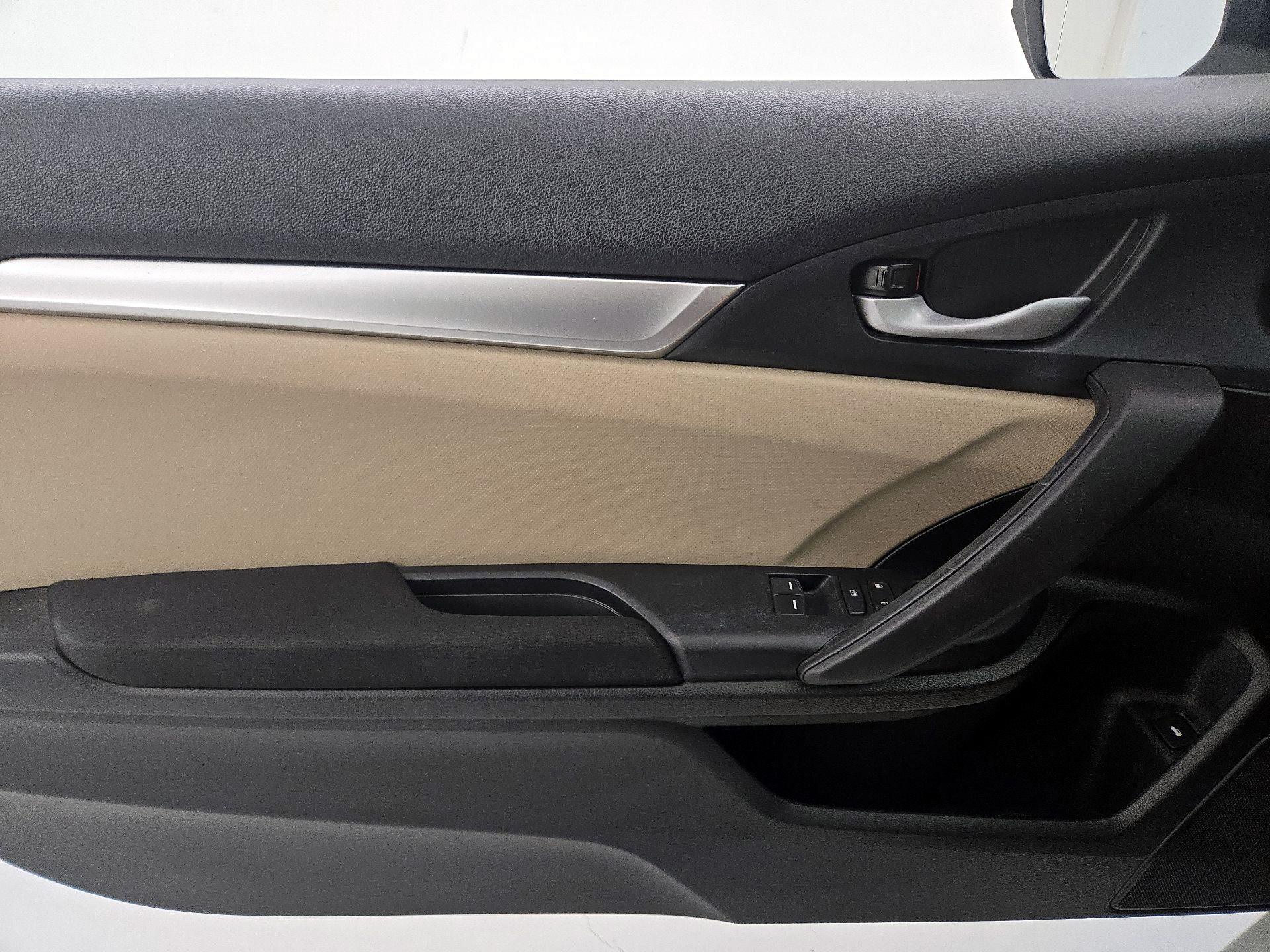 Thumbnail: 2016 Honda Civic - 12