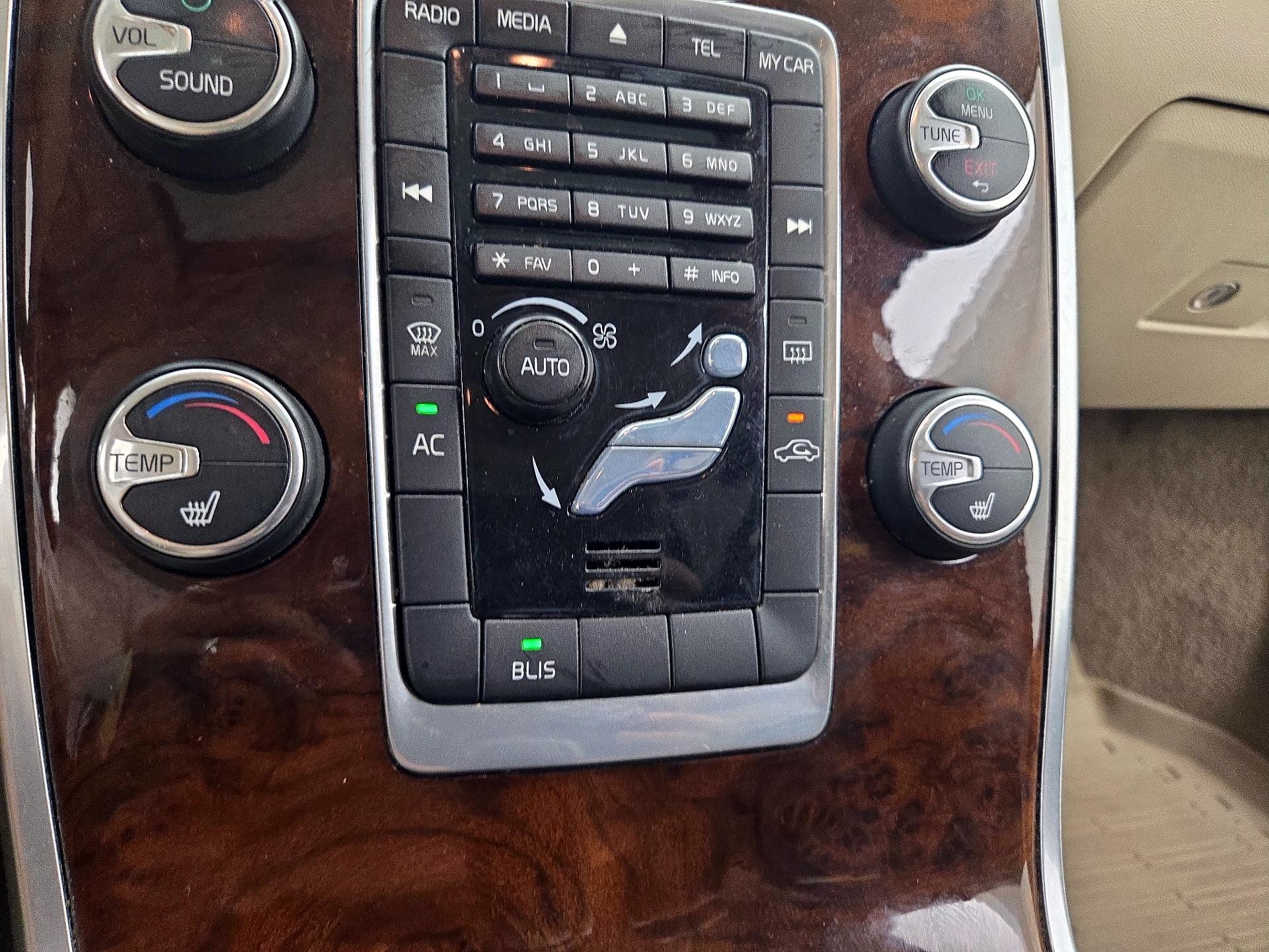 Thumbnail: 2014 Volvo XC70 - 15