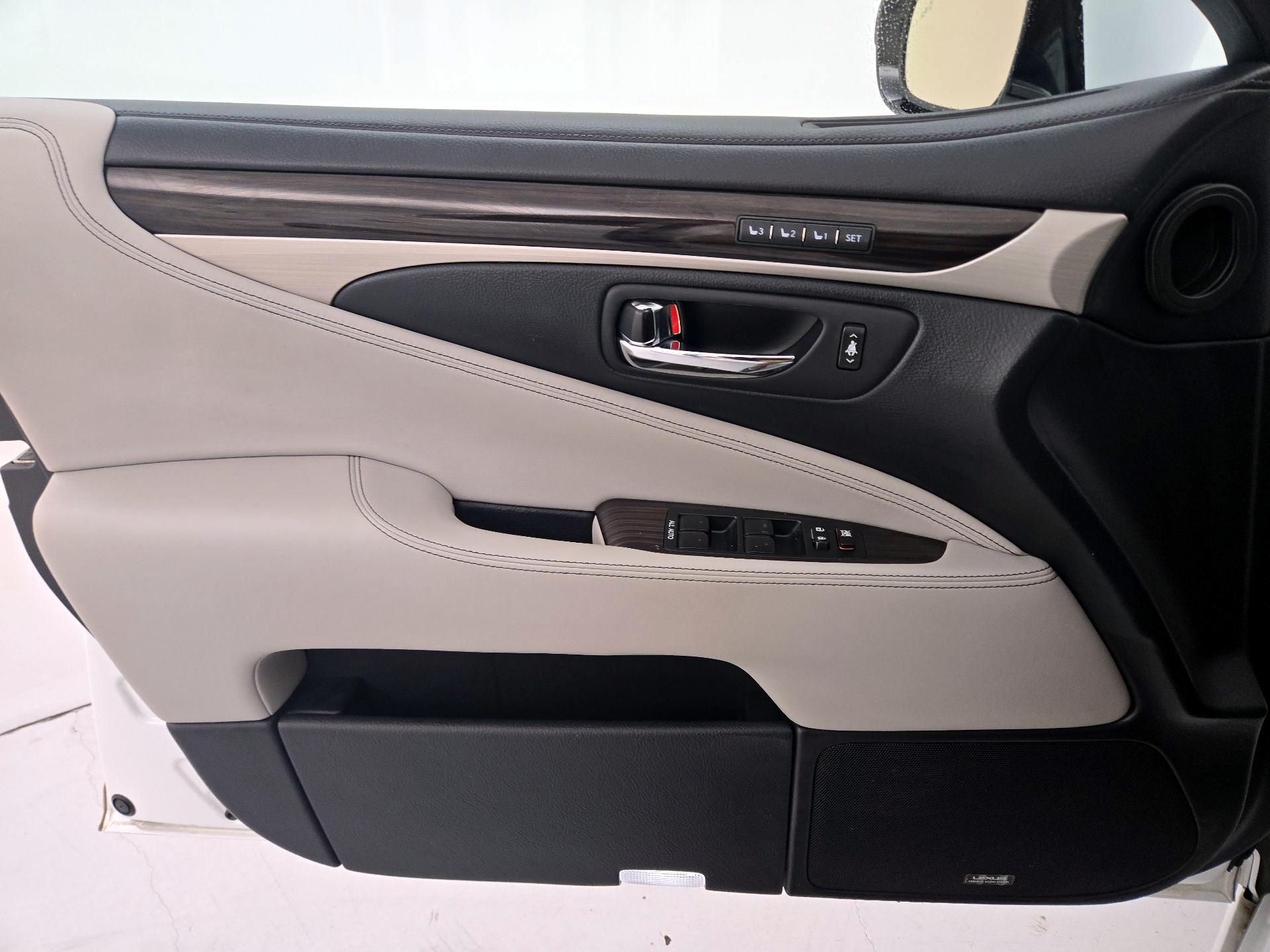 Thumbnail: 2014 Lexus LS - 12