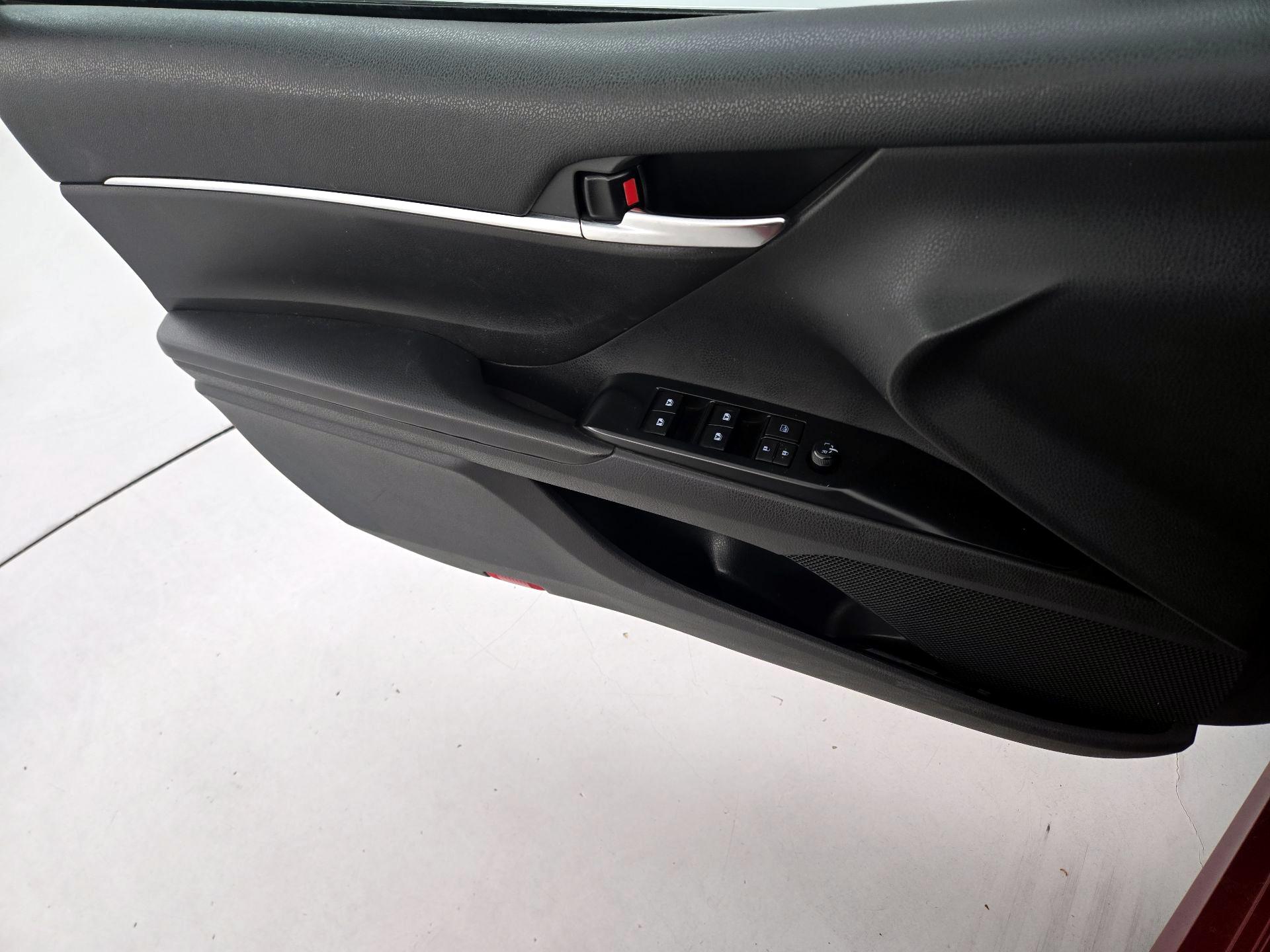Thumbnail: 2020 Toyota Camry - 12