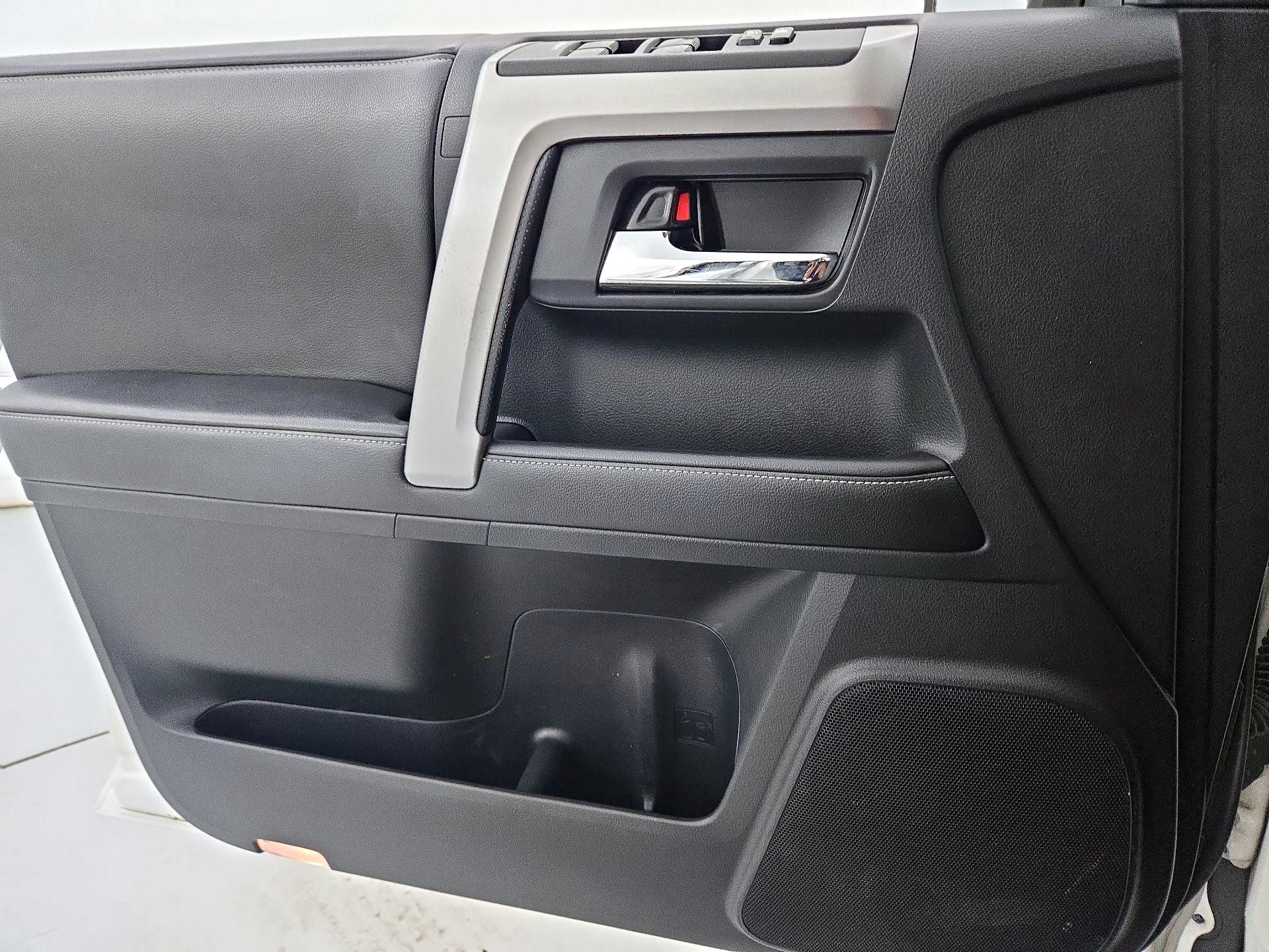 Thumbnail: 2015 Toyota 4Runner - 12