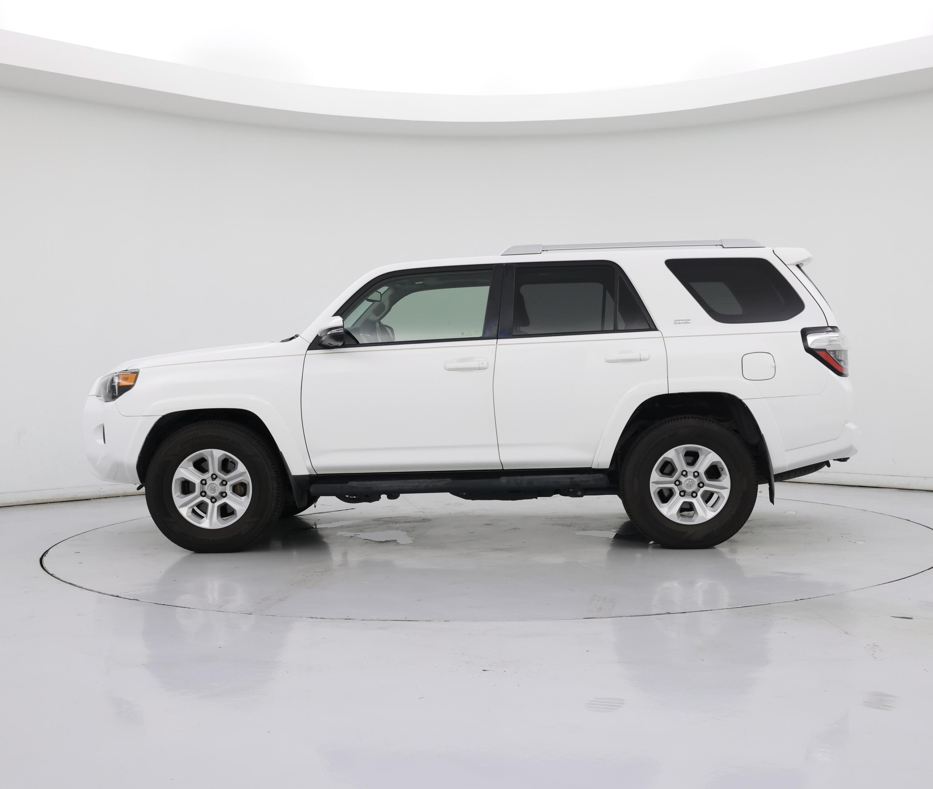 Thumbnail: 2015 Toyota 4Runner - 3