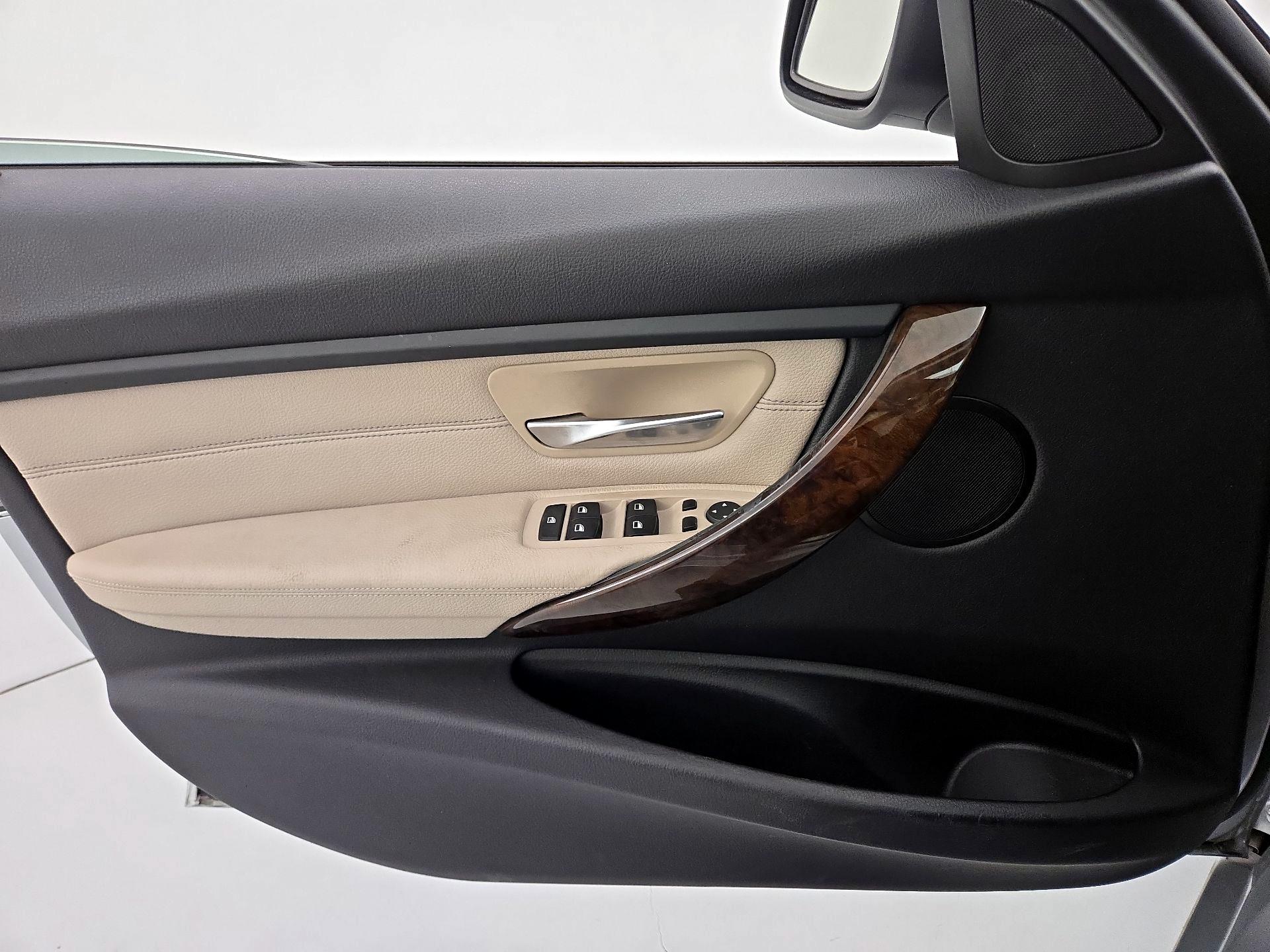 Thumbnail: 2015 BMW 3 Series - 12