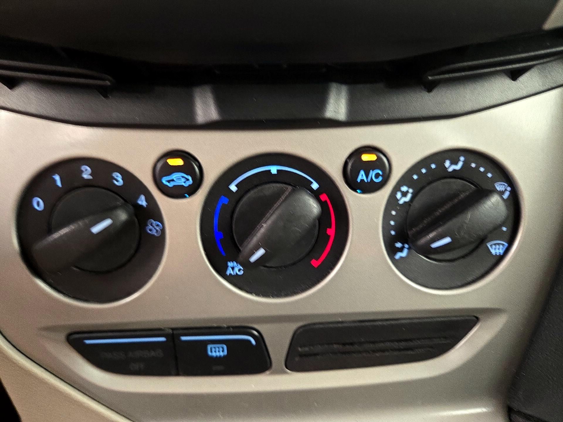 Thumbnail: 2014 Ford Focus - 15