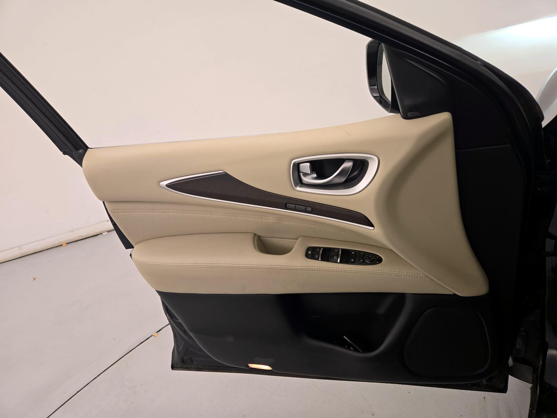 Thumbnail: 2019 INFINITI QX60 - 12