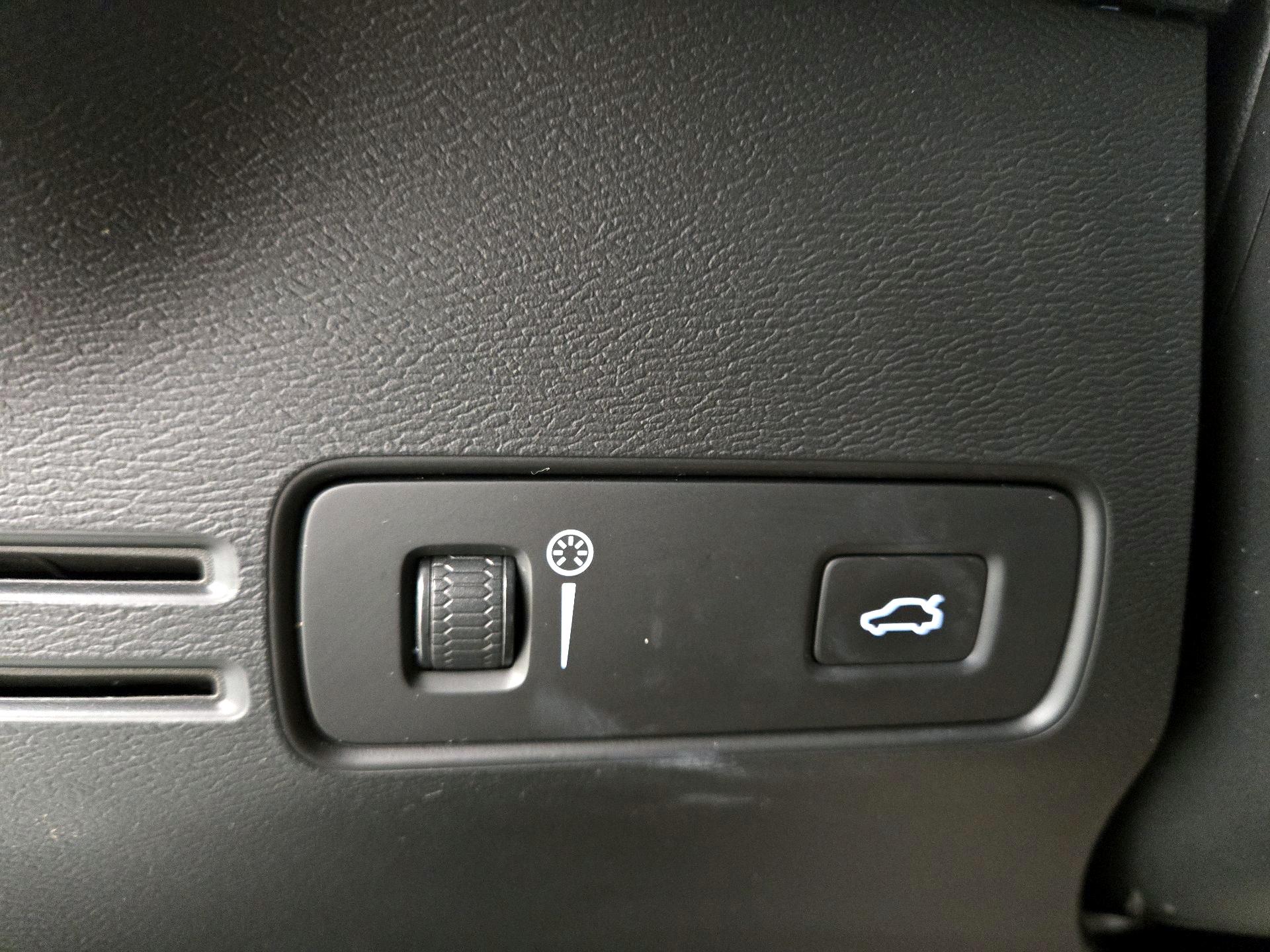 Thumbnail: 2019 Volvo XC40 - 13