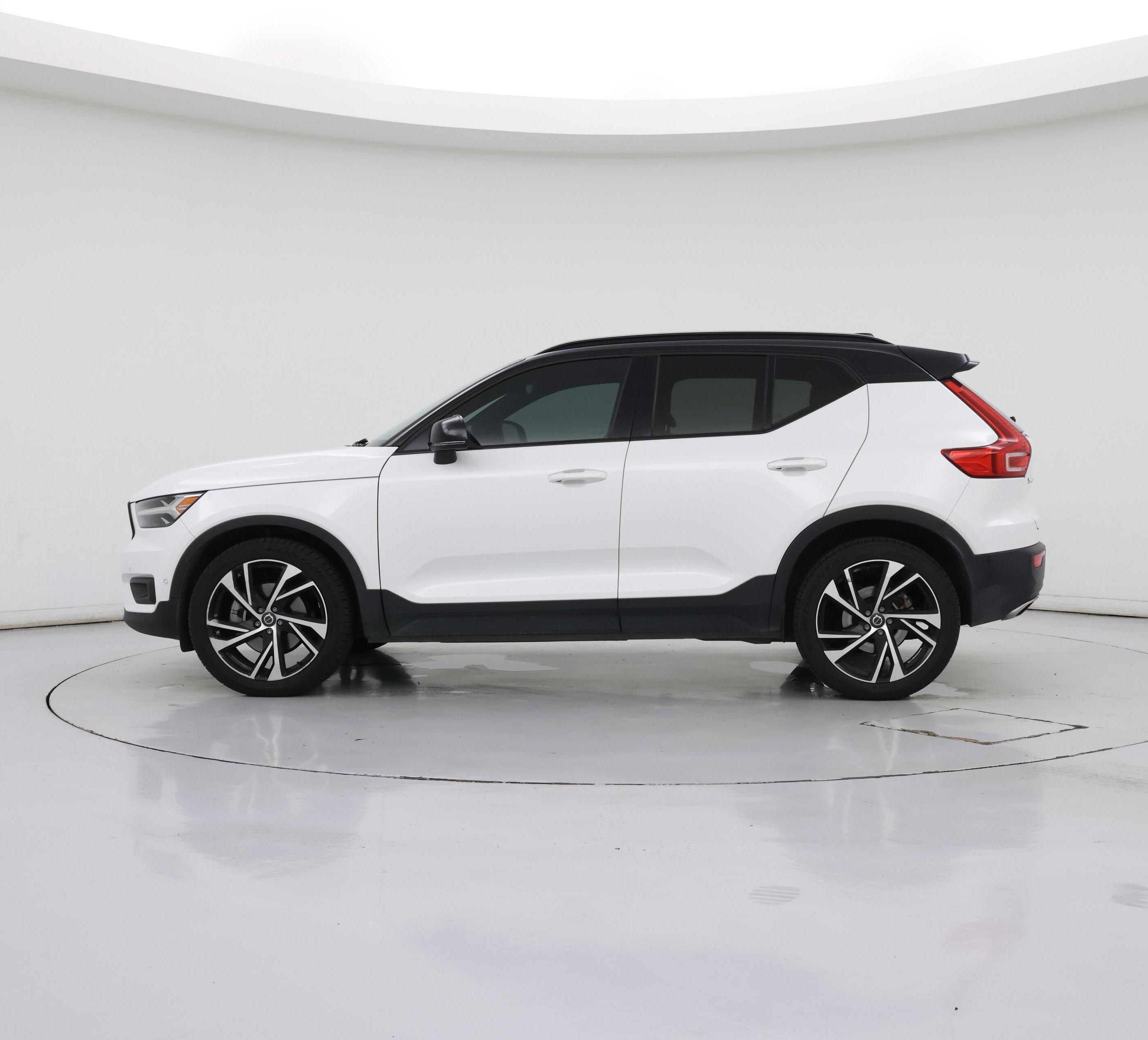 Thumbnail: 2019 Volvo XC40 - 3