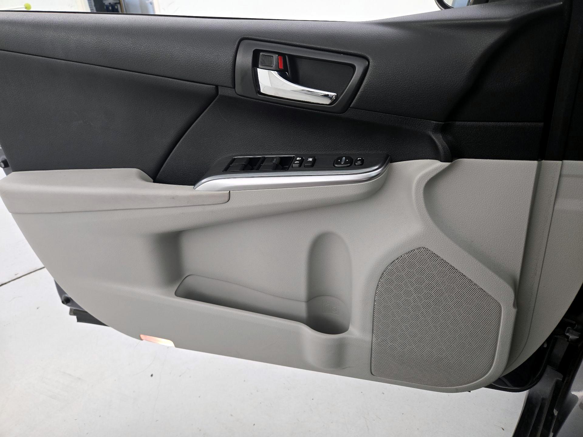 Thumbnail: 2014 Toyota Camry - 12