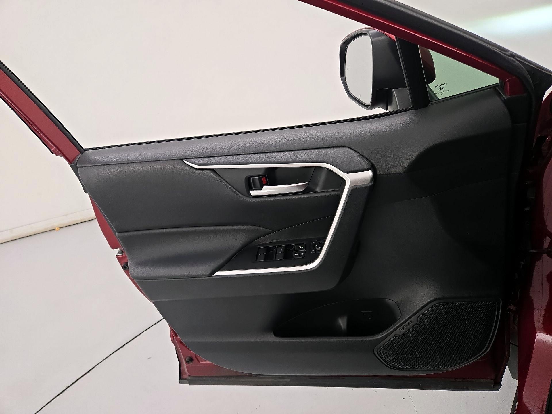 Thumbnail: 2021 Toyota RAV4 - 12