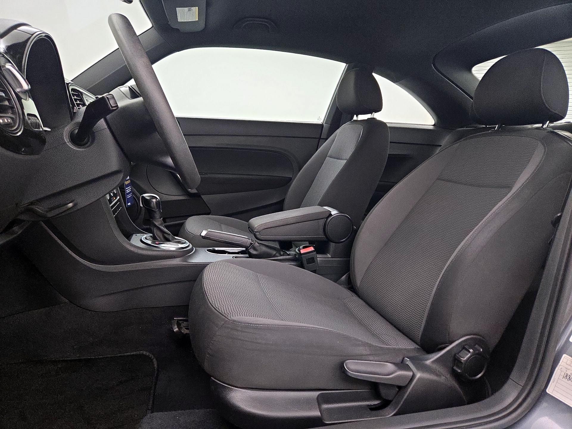 Thumbnail: 2014 Volkswagen Beetle - 11