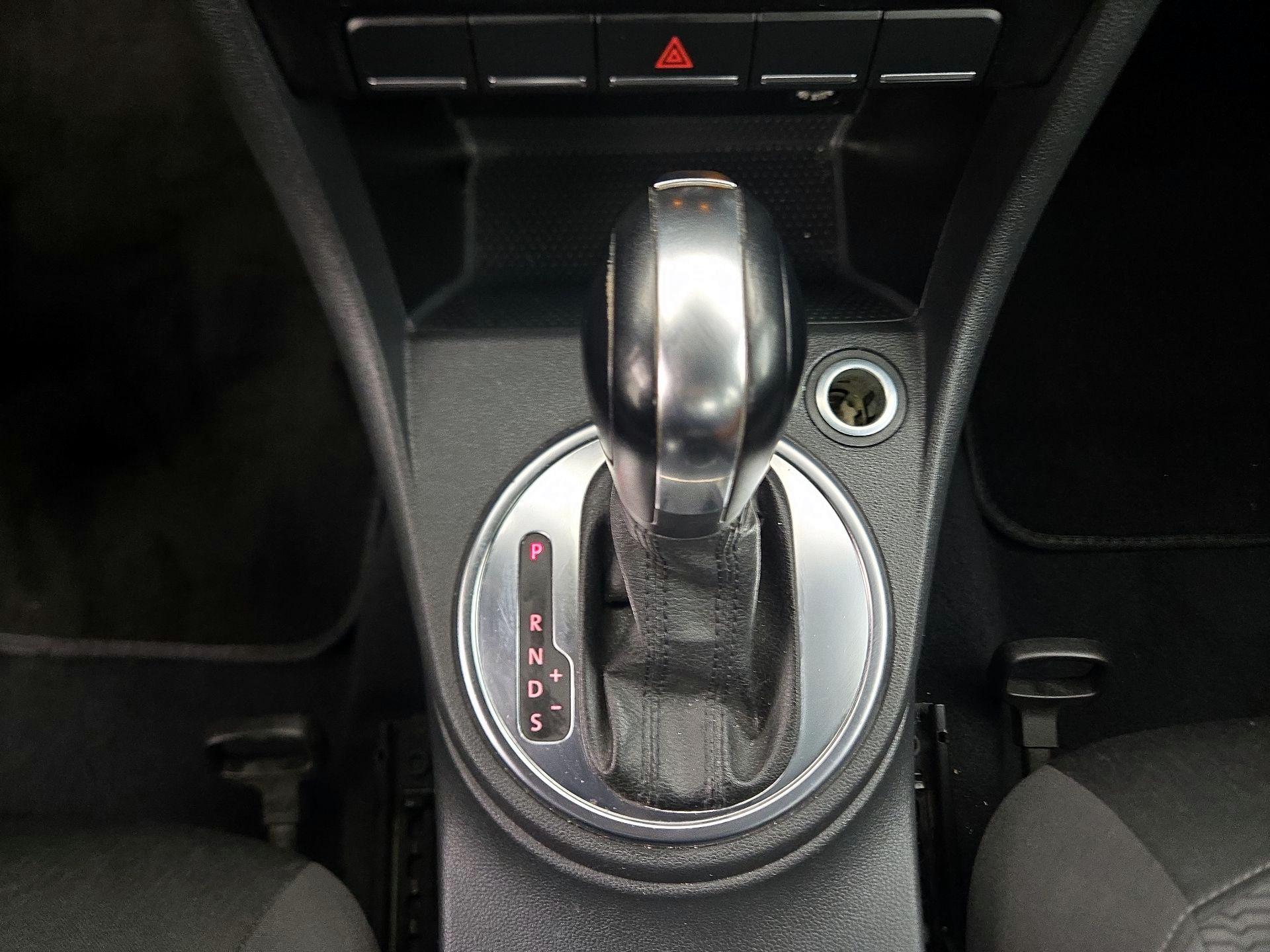 Thumbnail: 2014 Volkswagen Beetle - 16