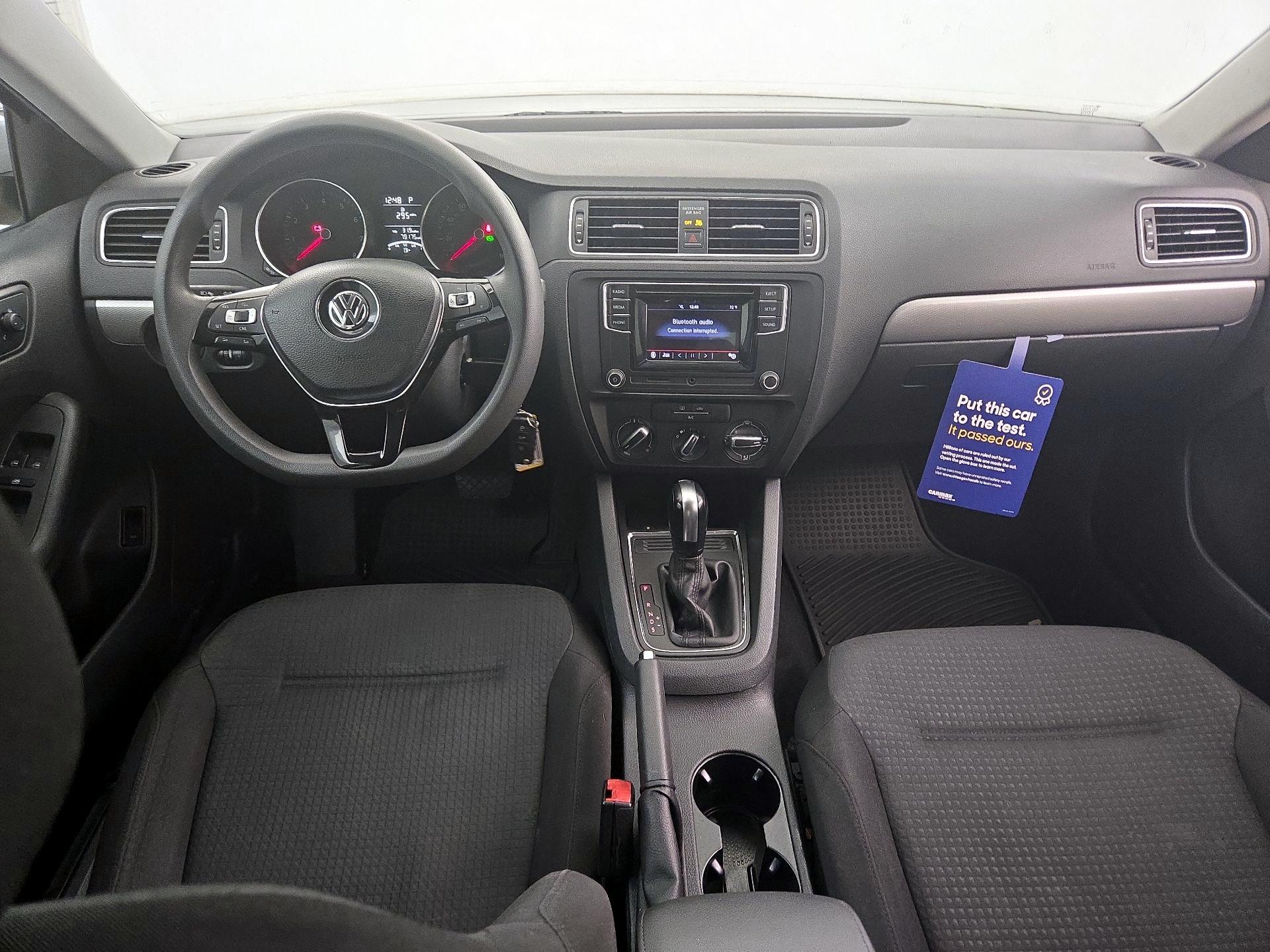 Thumbnail: 2017 Volkswagen Jetta - 9