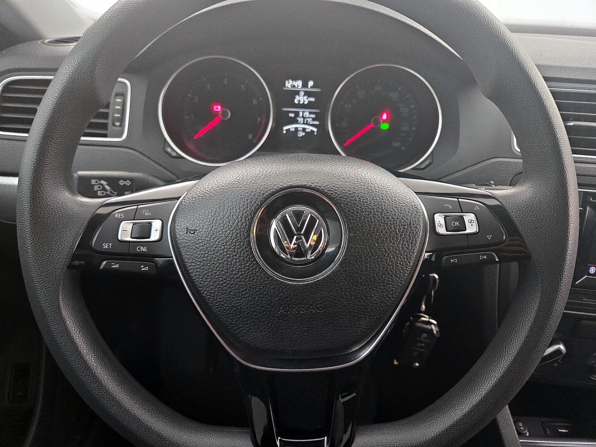 Thumbnail: 2017 Volkswagen Jetta - 10