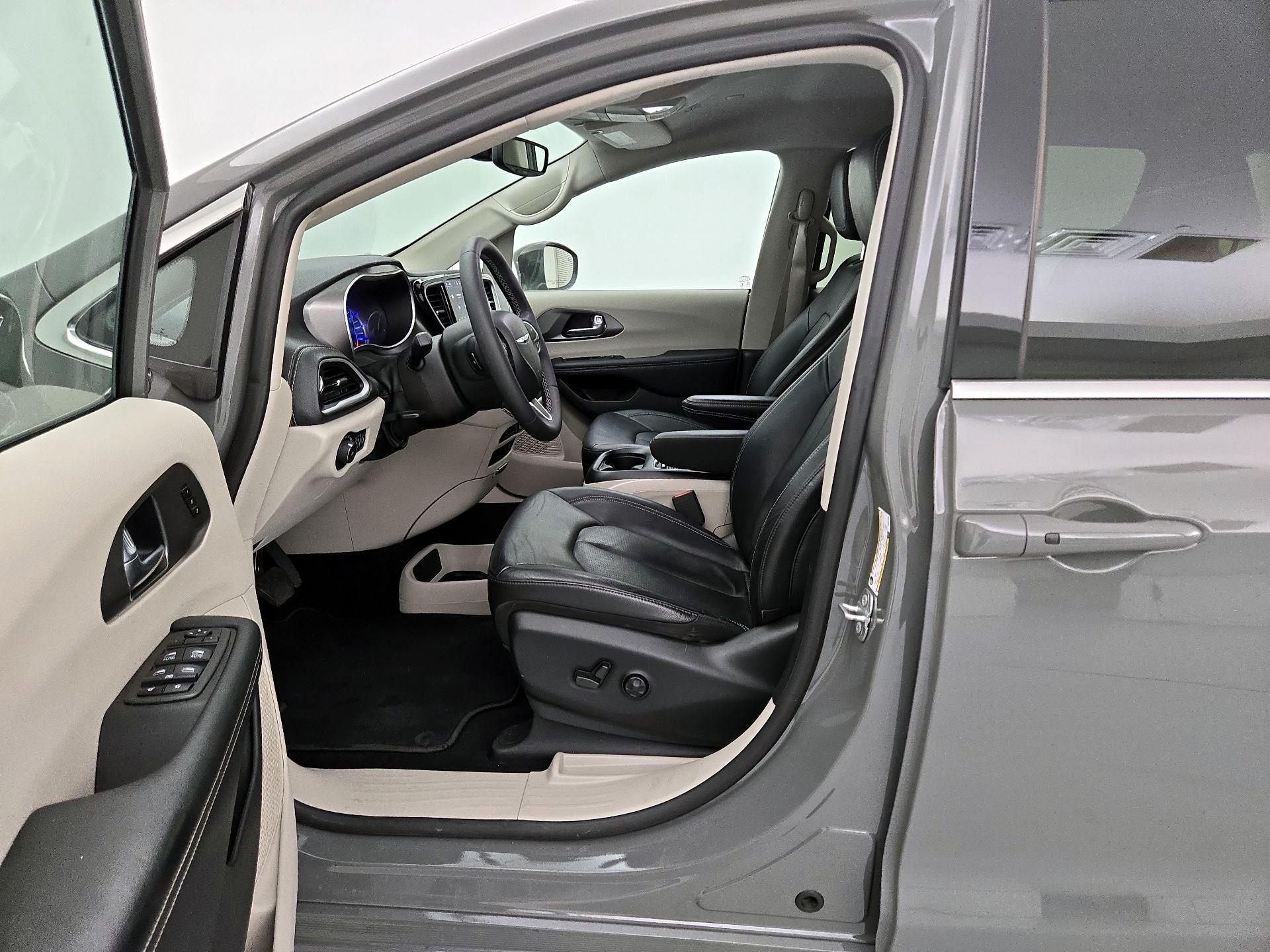Thumbnail: 2022 Chrysler Pacifica - 11