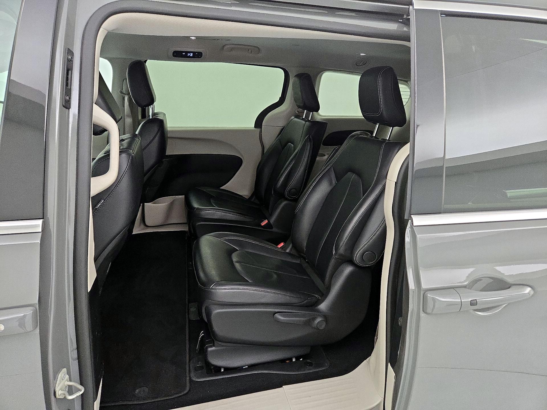 Thumbnail: 2022 Chrysler Pacifica - 19