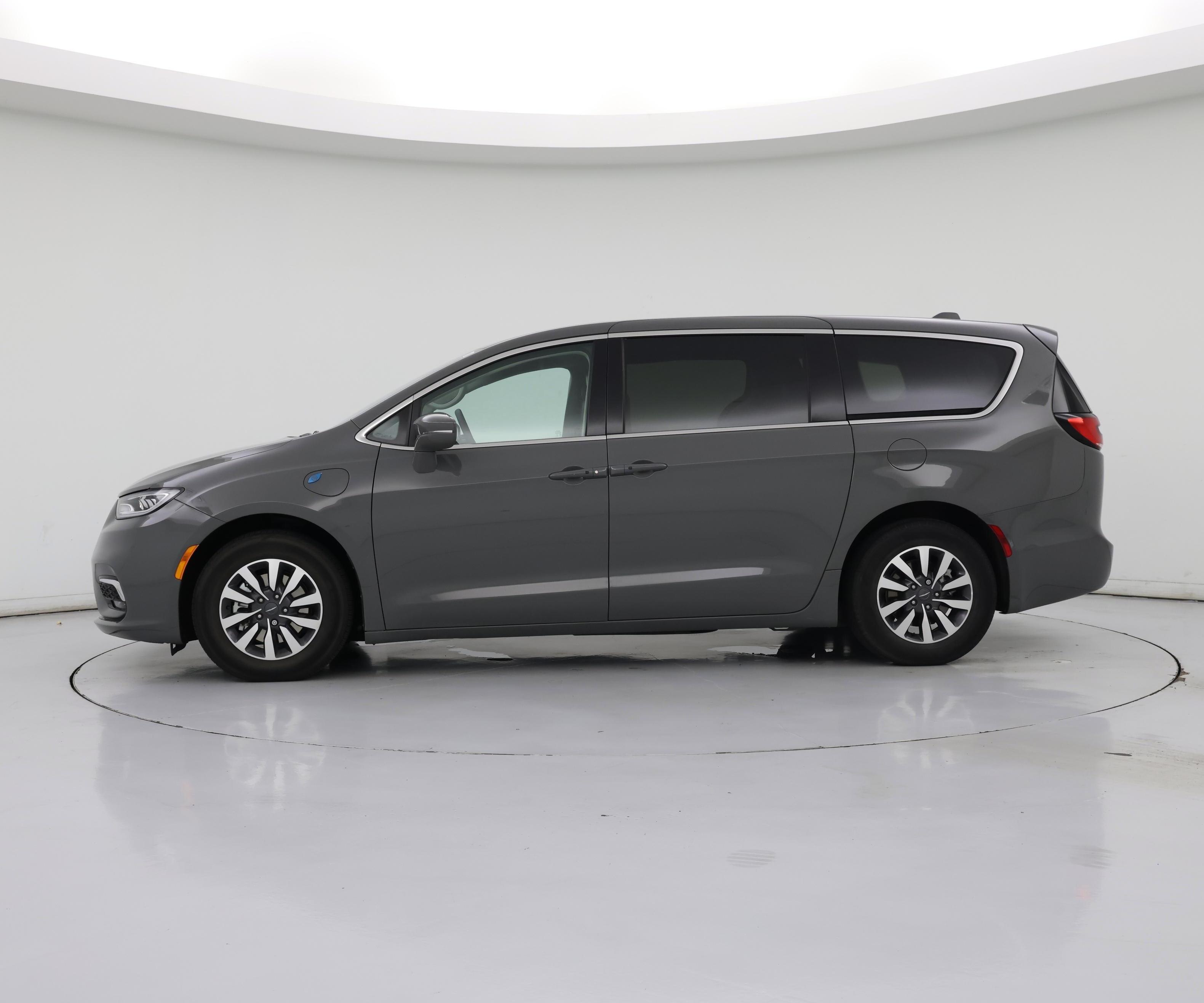 Thumbnail: 2022 Chrysler Pacifica - 3