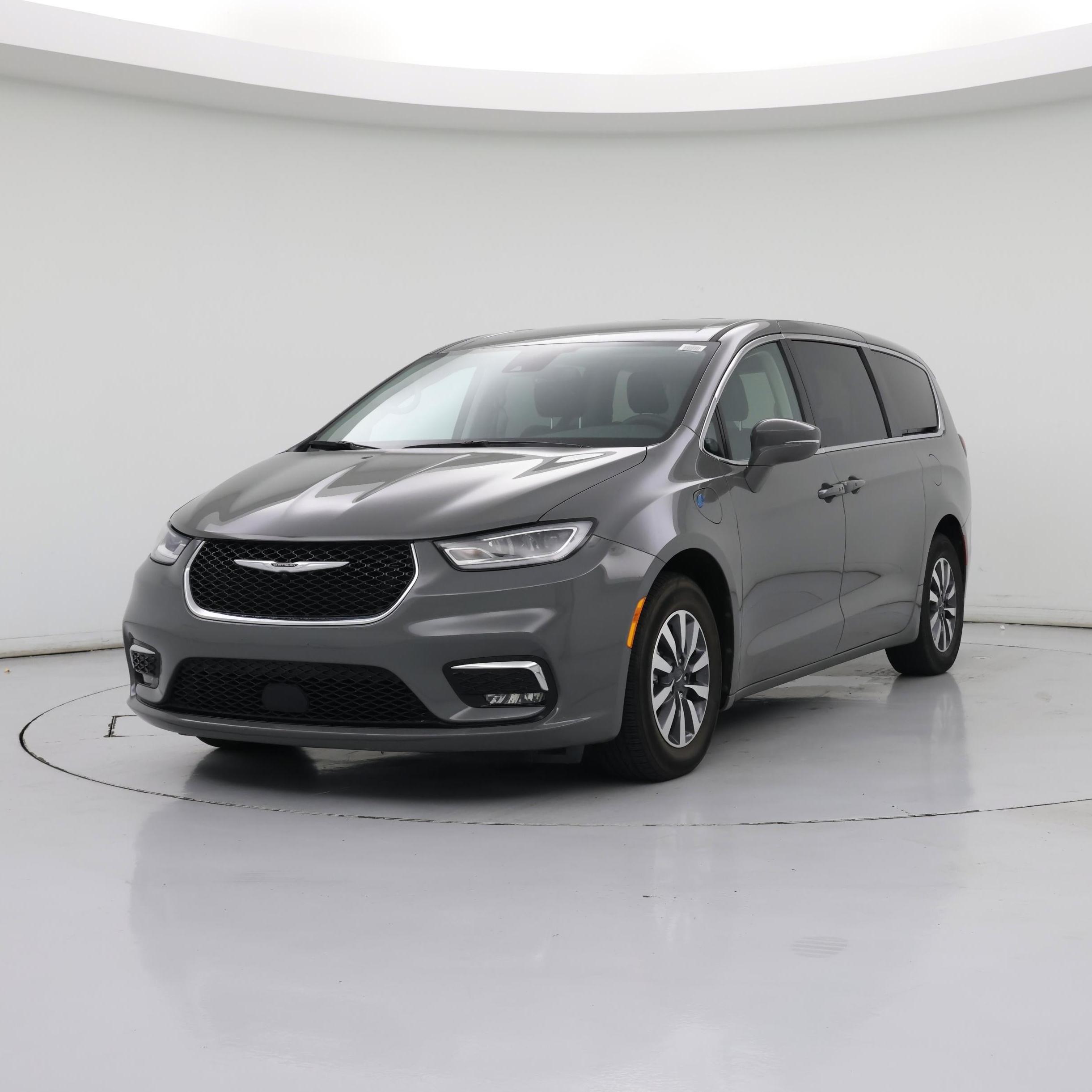 Thumbnail: 2022 Chrysler Pacifica - 4
