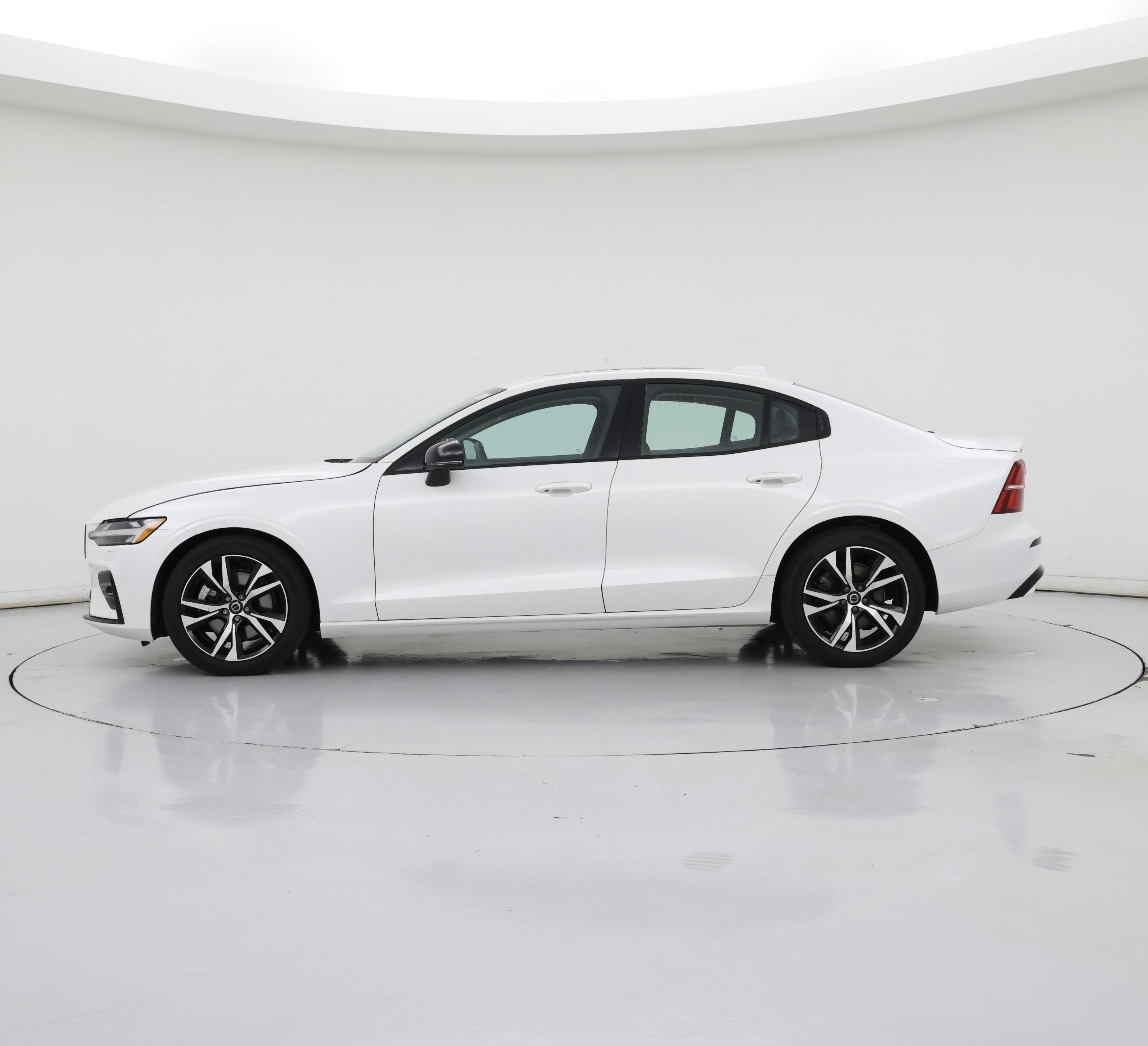 Thumbnail: 2025 Volvo S60 - 3