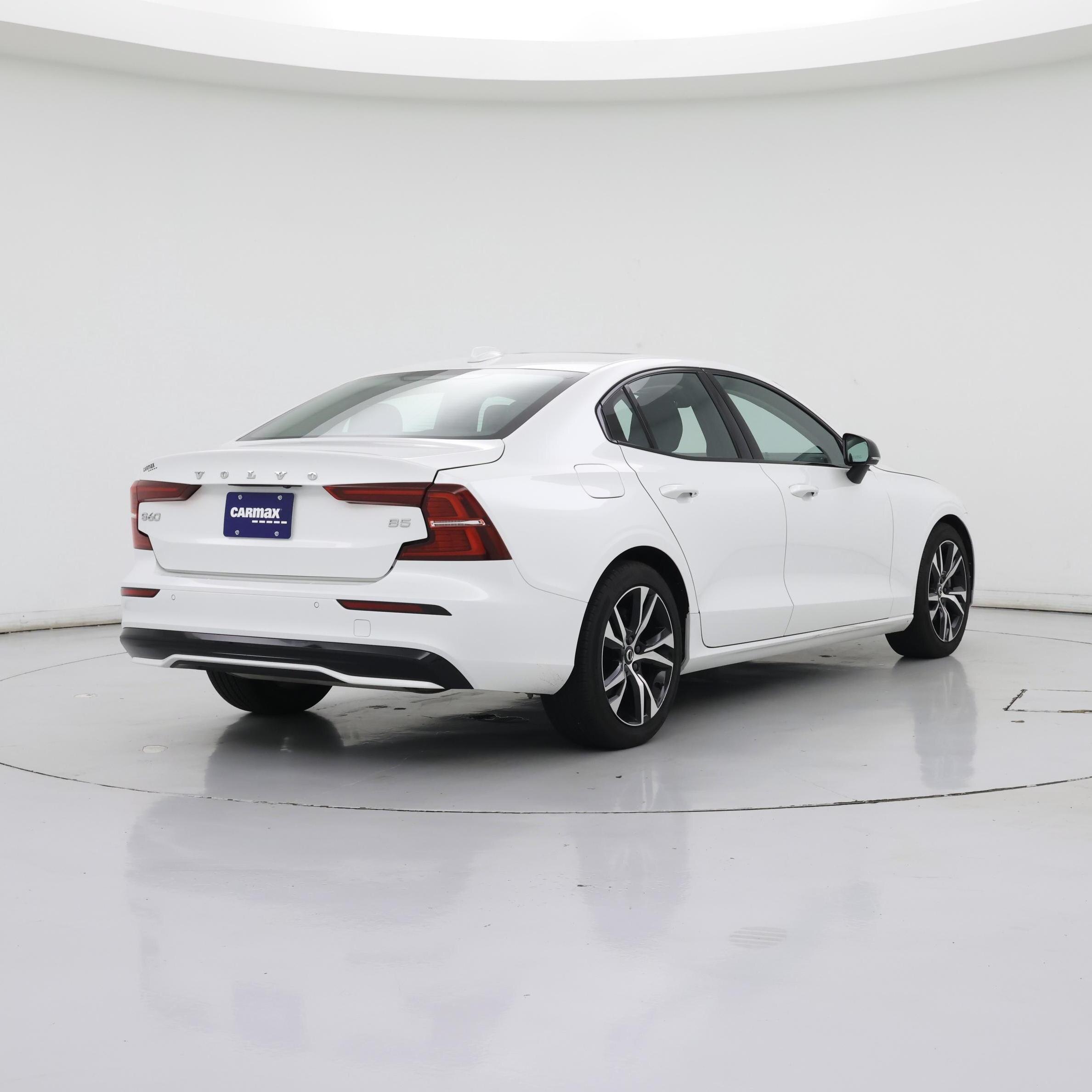 Thumbnail: 2025 Volvo S60 - 8