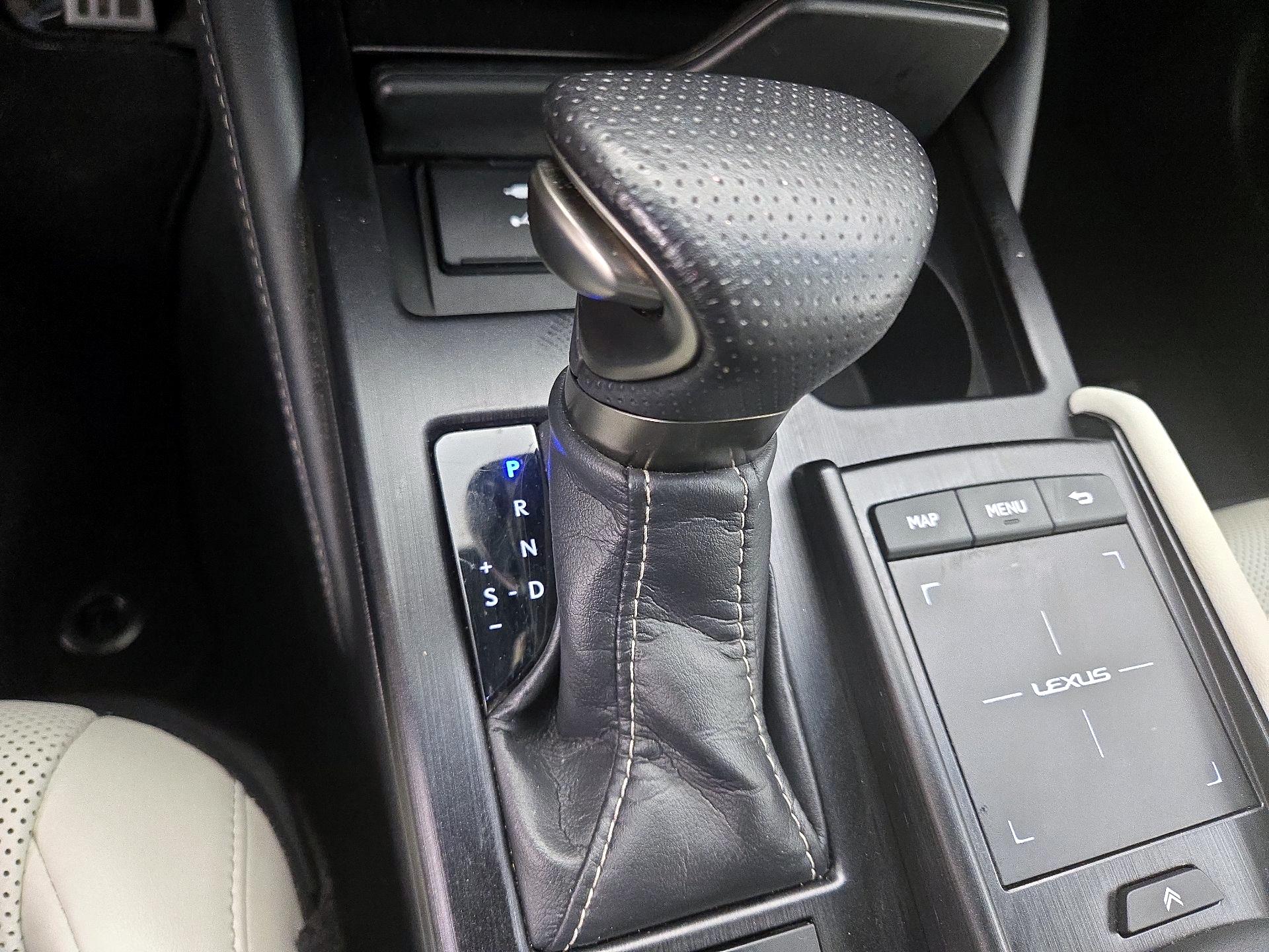 Thumbnail: 2021 Lexus ES - 18