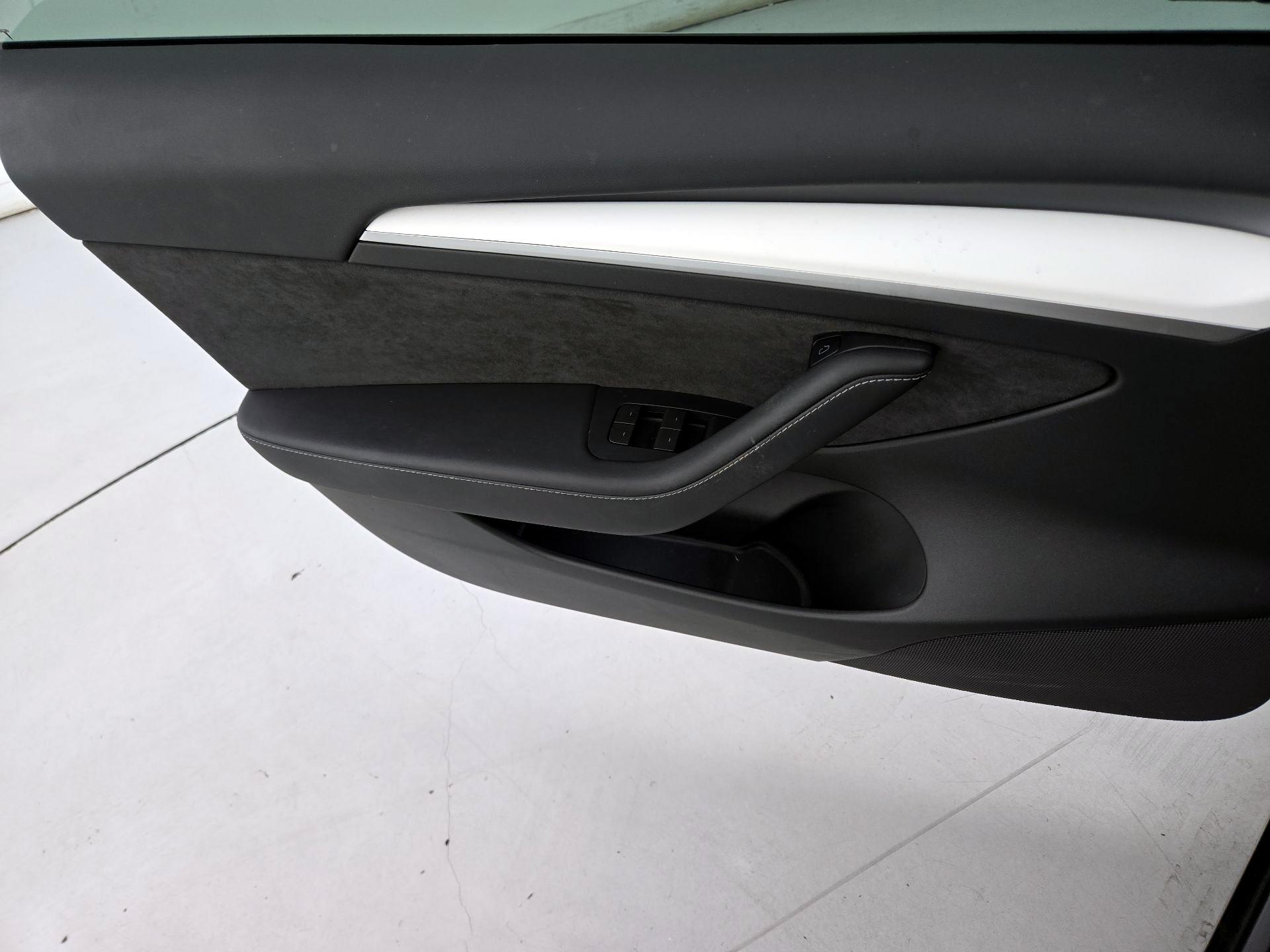 Thumbnail: 2023 Tesla Model 3 - 12