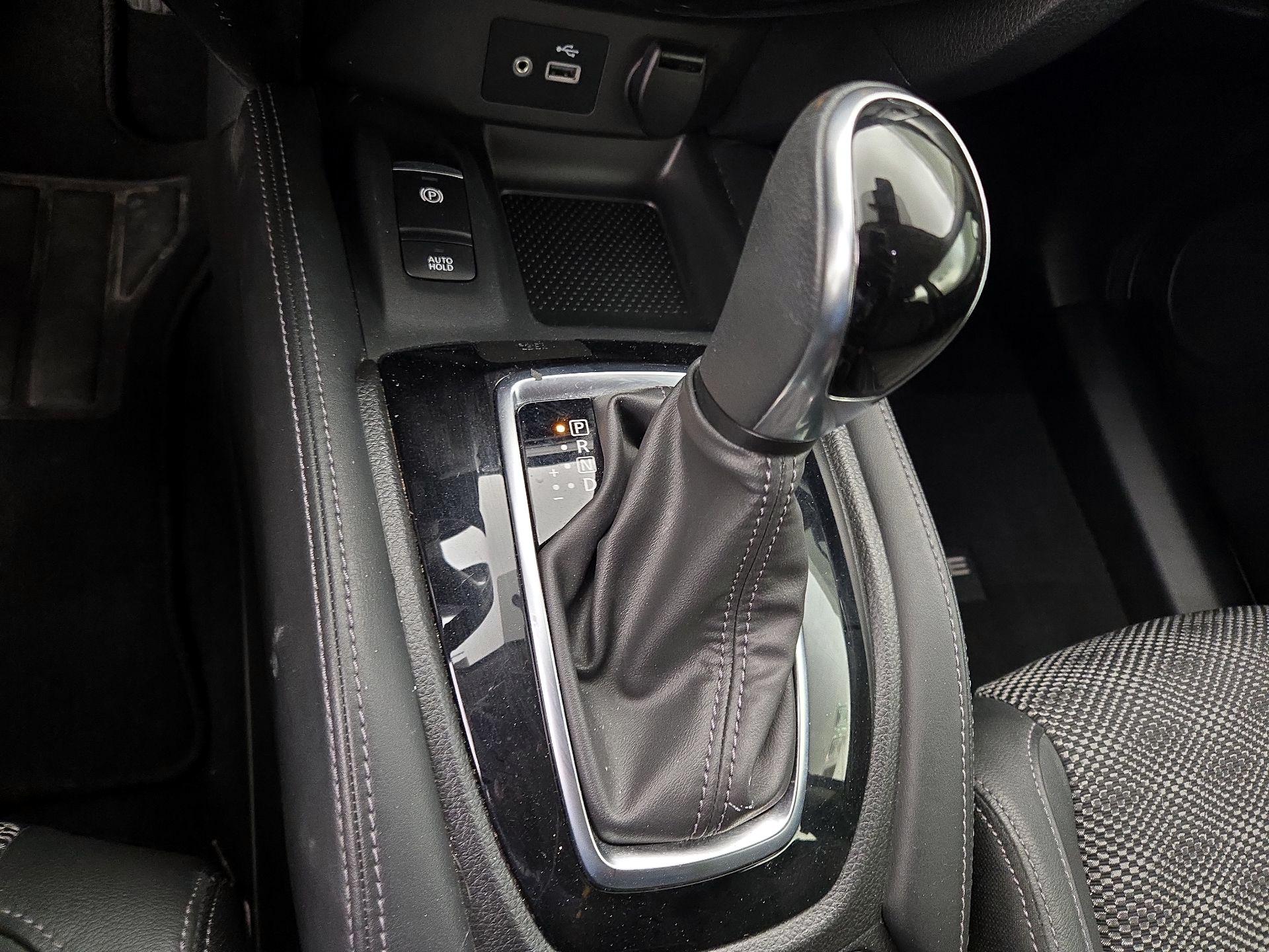 Thumbnail: 2020 Nissan Rogue Sport - 17
