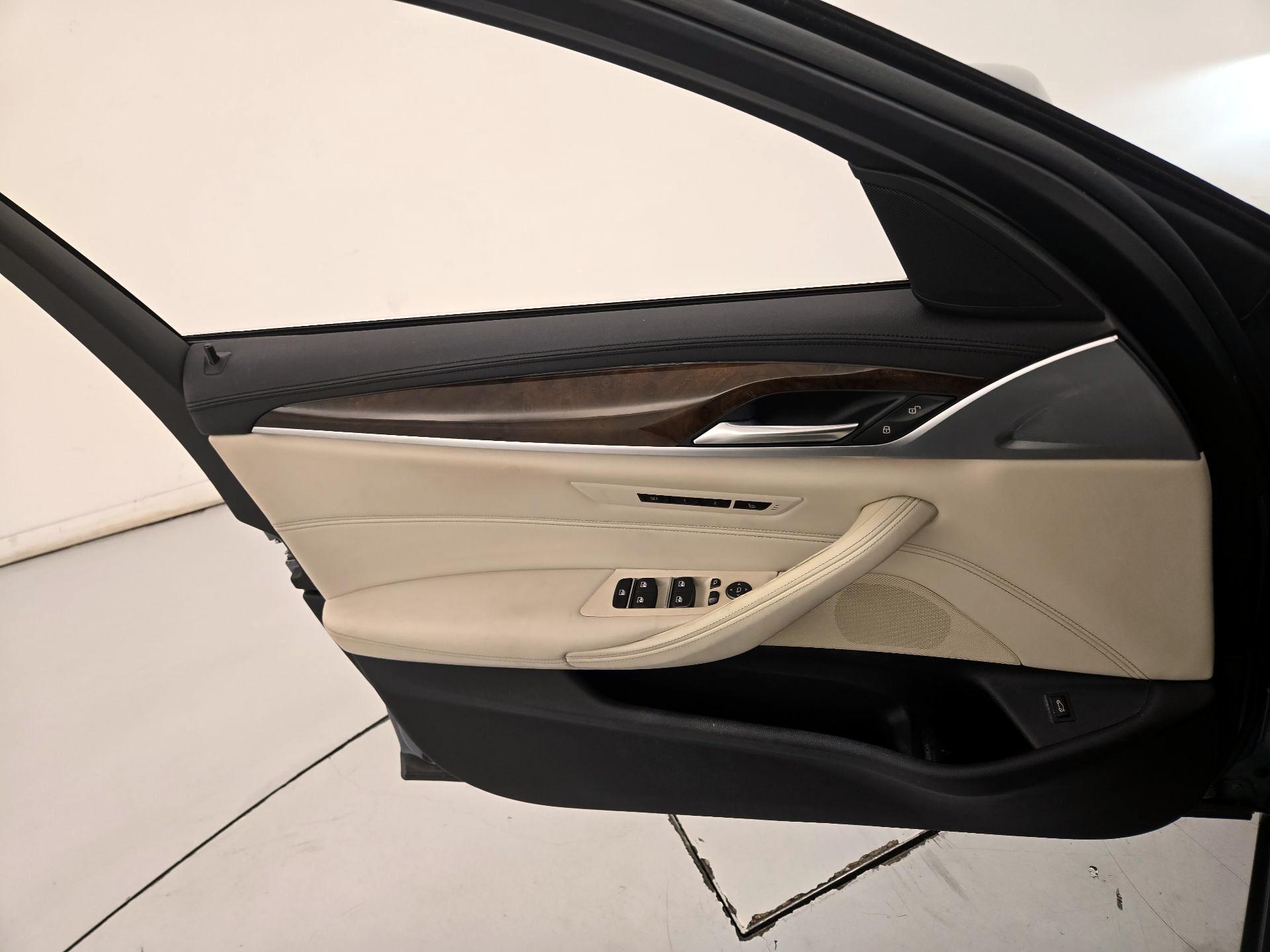 Thumbnail: 2017 BMW 5 Series - 12