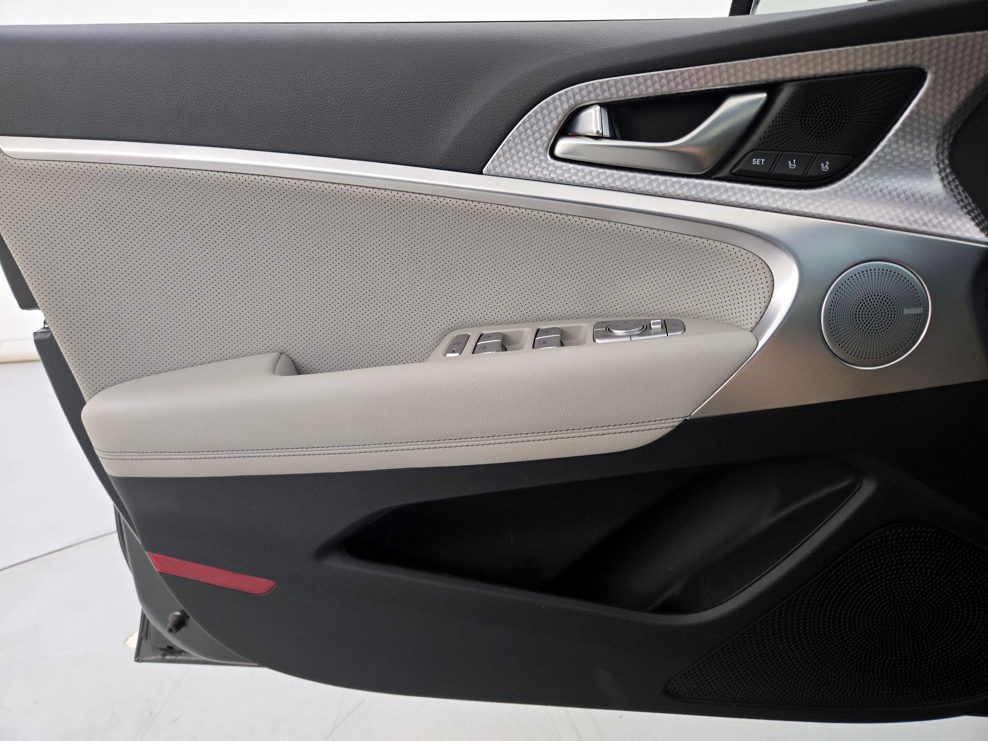 Thumbnail: 2023 Genesis G70 - 12