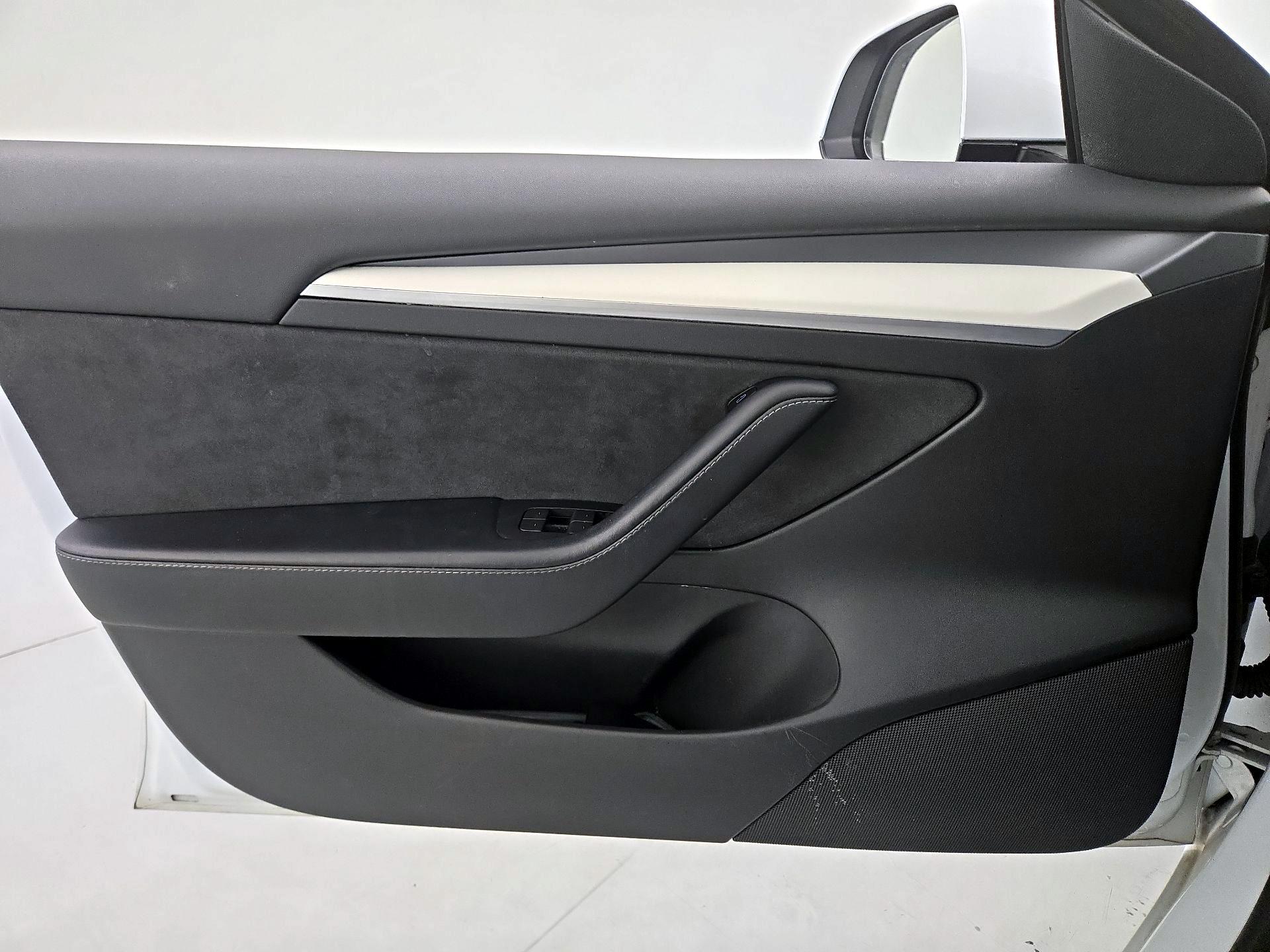 Thumbnail: 2022 Tesla Model 3 - 12
