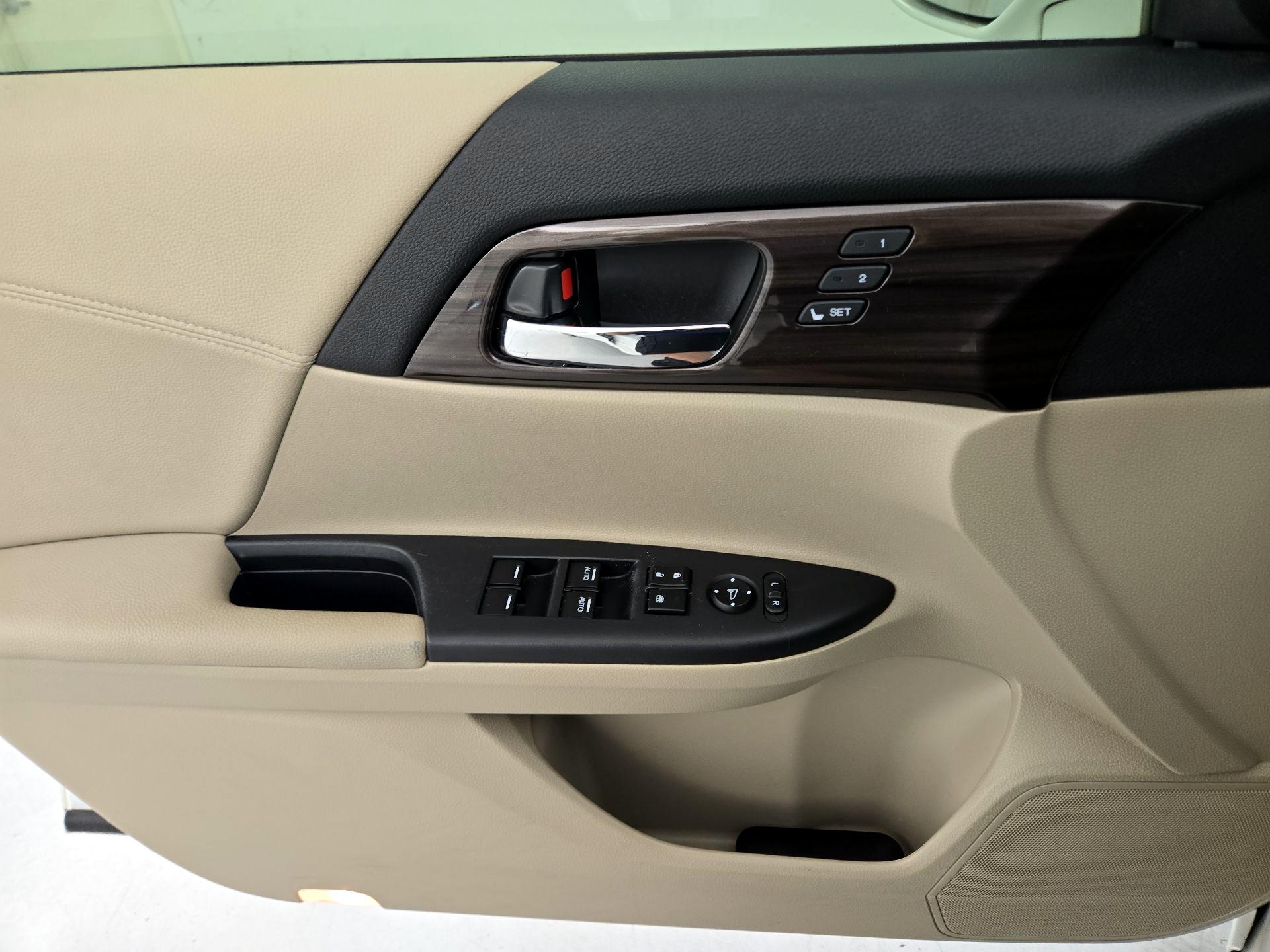 Thumbnail: 2017 Honda Accord - 12