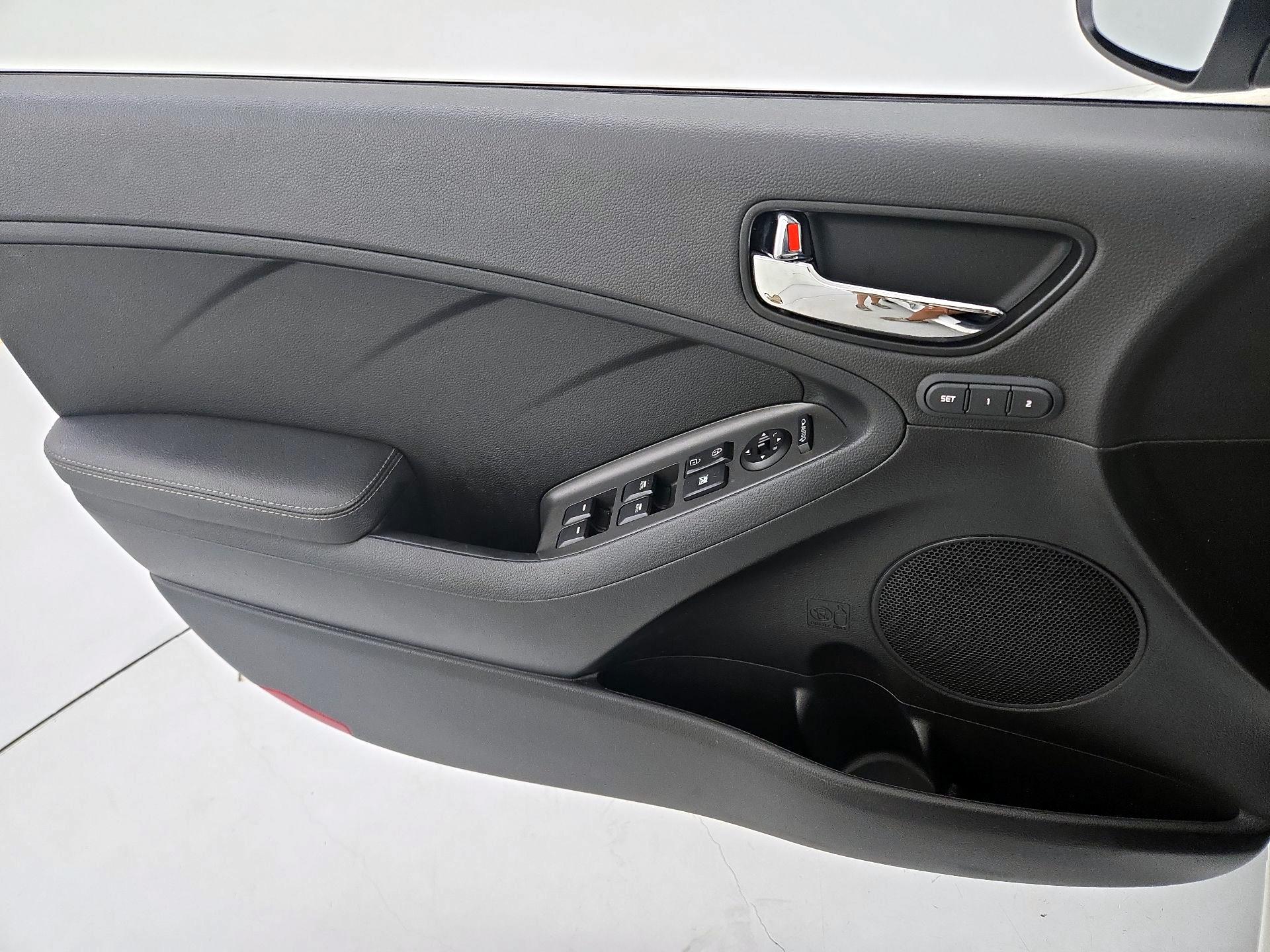Thumbnail: 2017 Kia Forte - 12