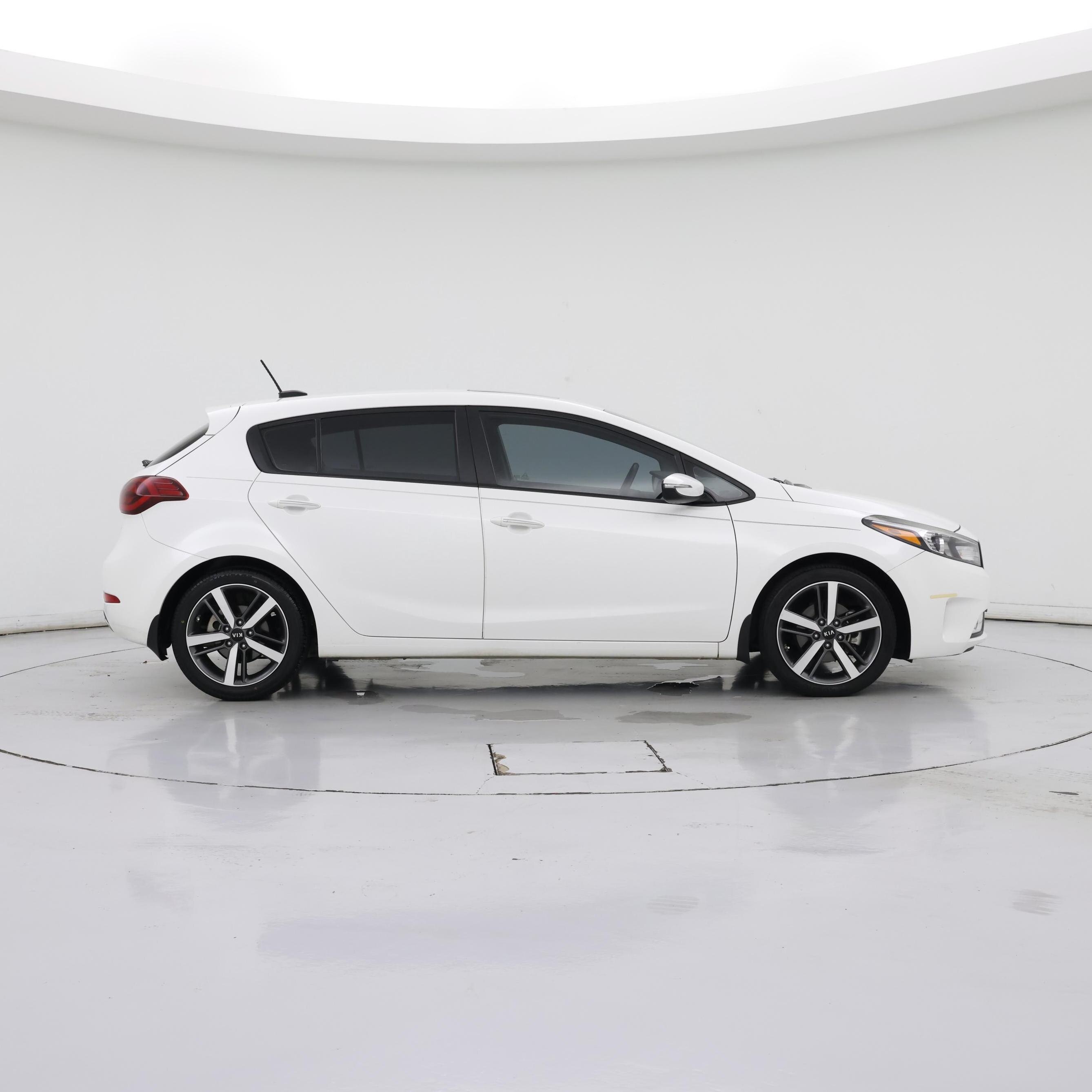 Thumbnail: 2017 Kia Forte - 7