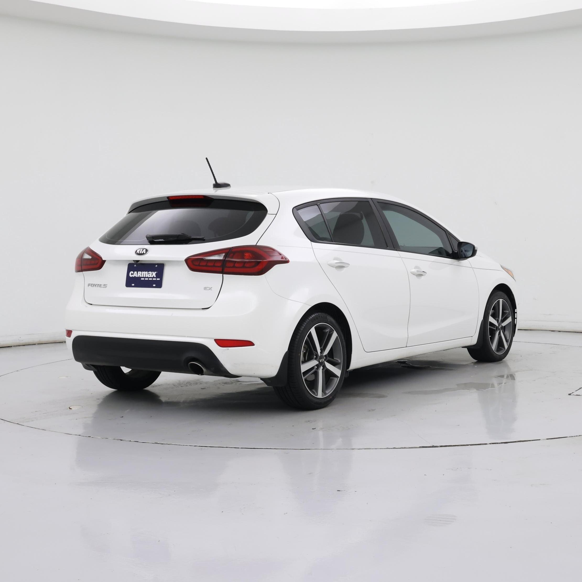 Thumbnail: 2017 Kia Forte - 8