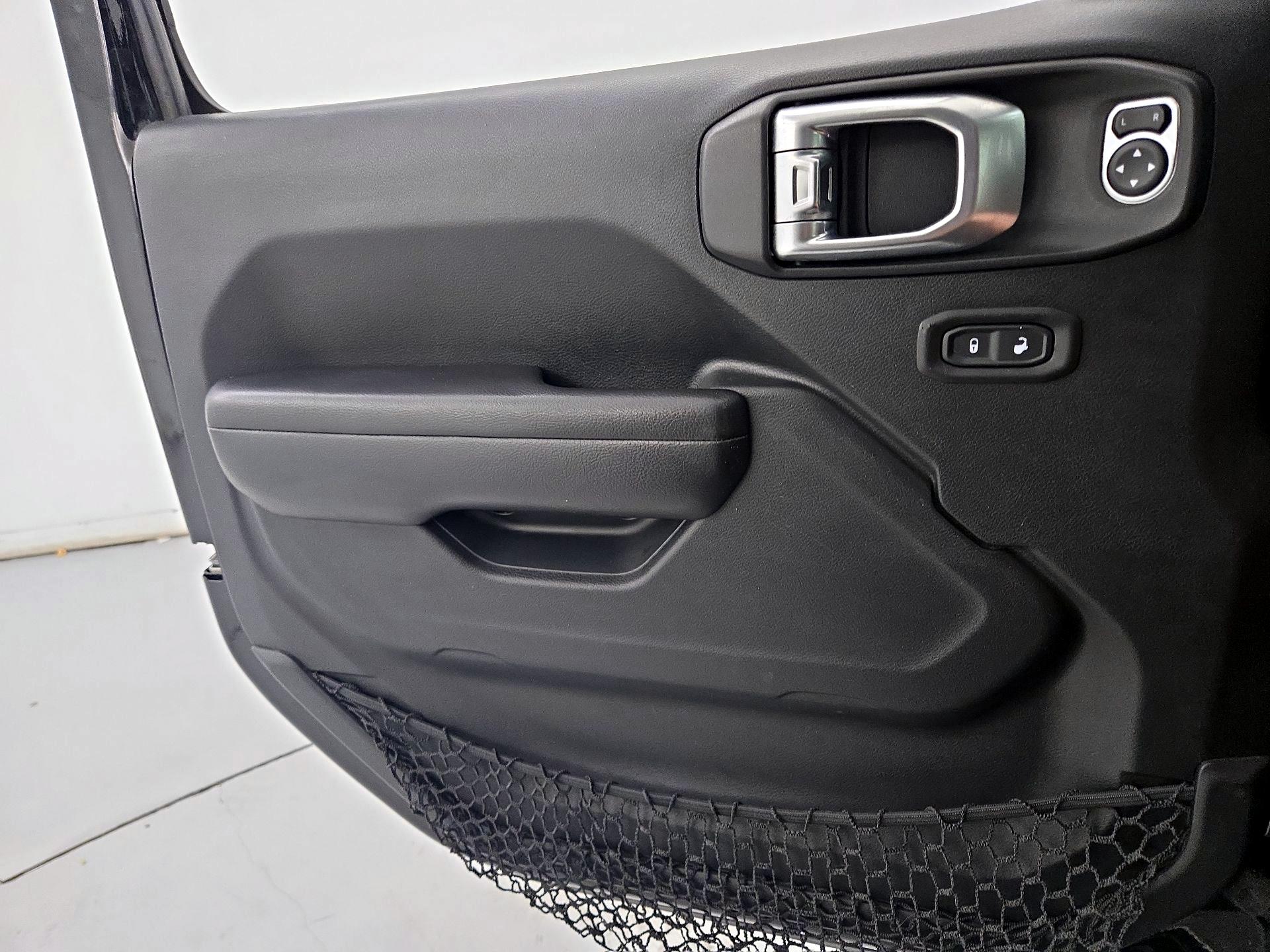 Thumbnail: 2018 Jeep Wrangler - 12