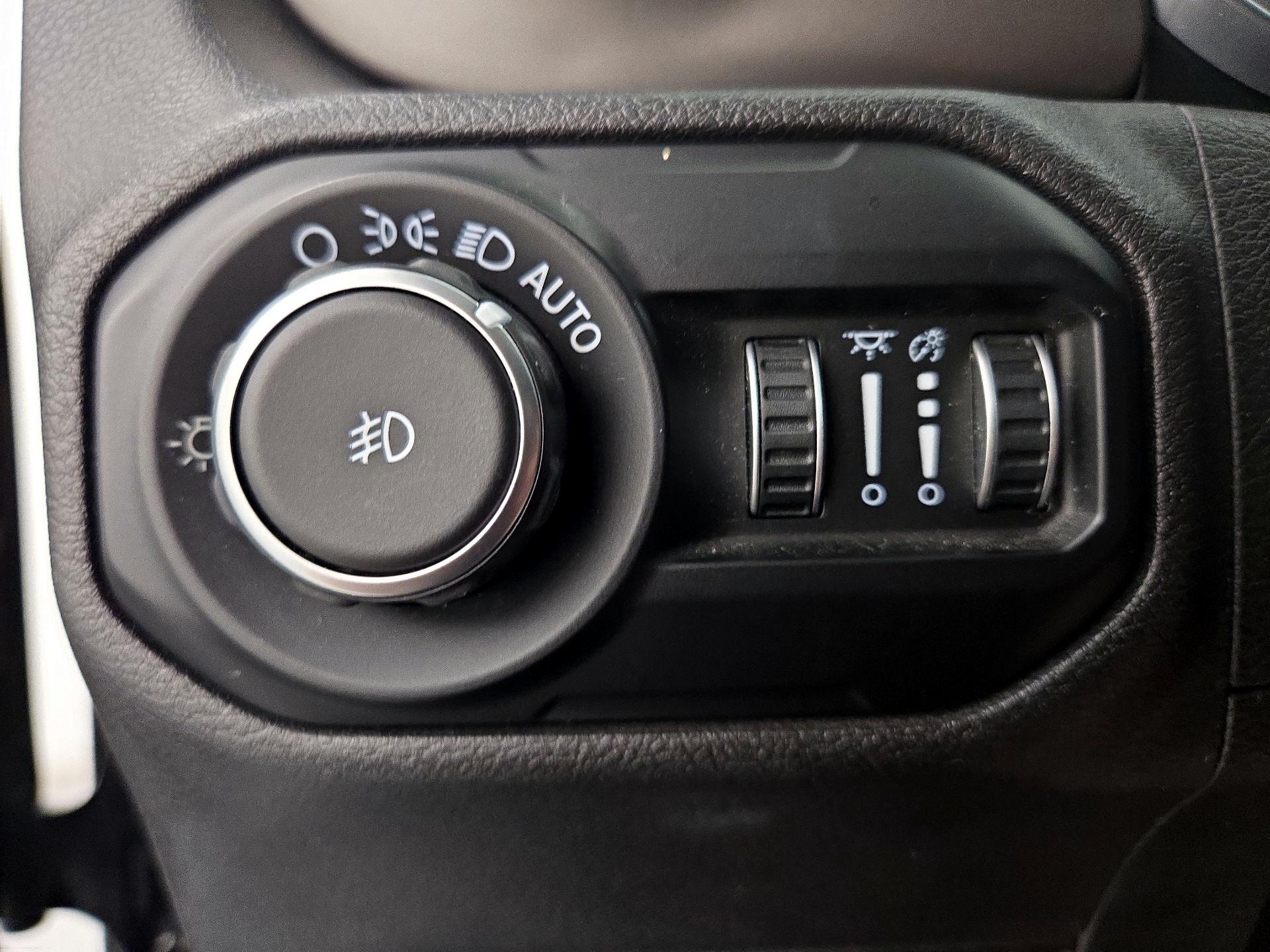 Thumbnail: 2018 Jeep Wrangler - 13